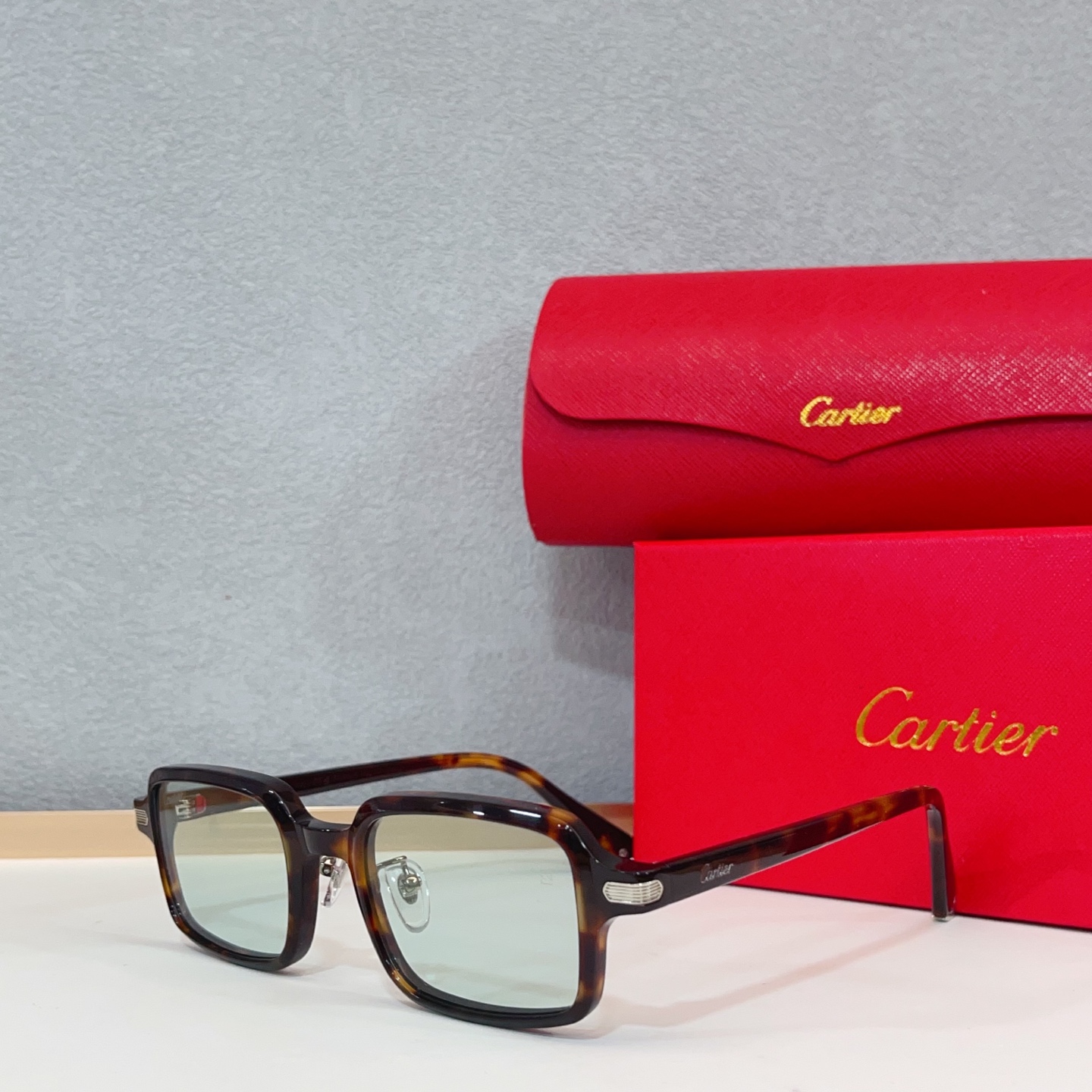 NO:372790,Cartier Première series MODCT0539S High electroplating Upgraded Zeiss lens size49 □22- Zeiss lenses This pair of sunglasses from the famous Cartier Premiere collection stands out for its modern design and sophisticated look.Glasses sunglasses, glasses, cartier, cartier19860909卡地亚 Première系列 MODCT0539S 高电镀 升级蔡司镜片 size49□22- Zeiss lenses This pair of sunglasses from the famous Cartier Premiere collection stands out for its modern design and sophisticated look.眼镜墨镜太阳镜,眼镜,cartier,cartier,glasses