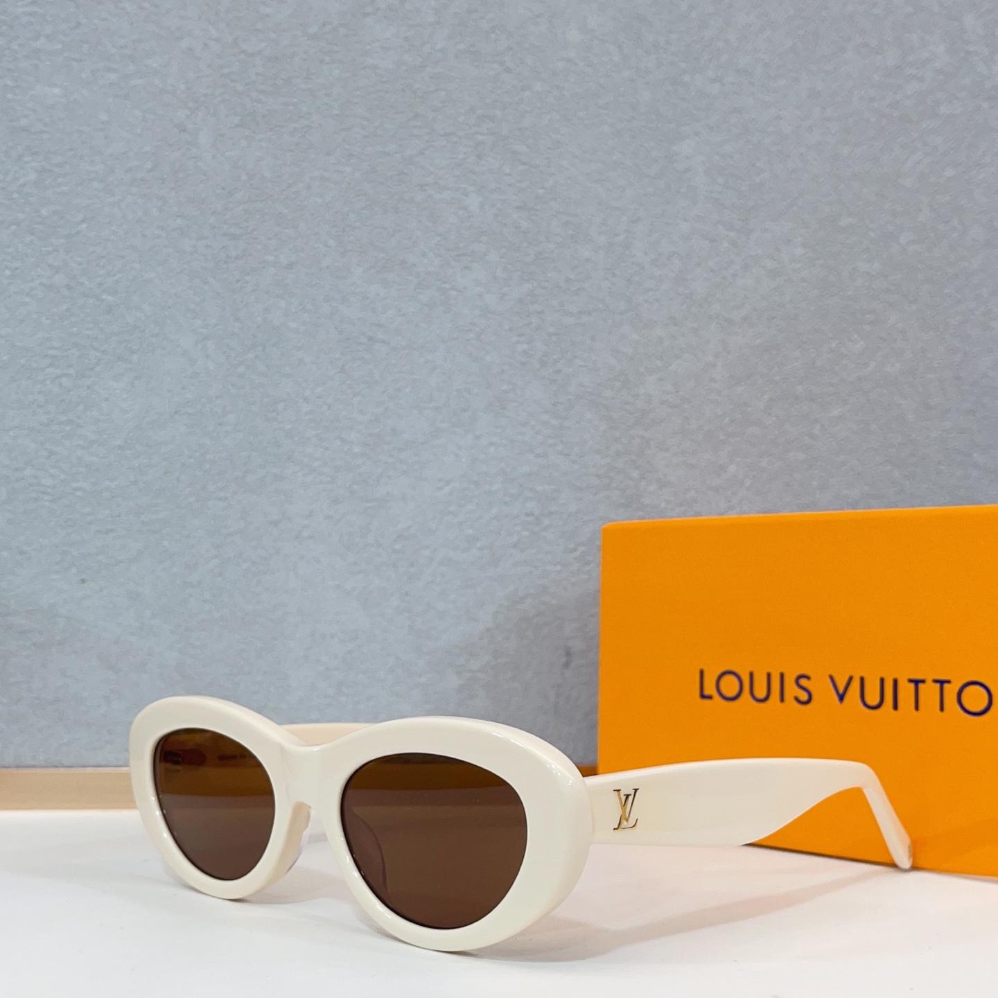 NO:373701,zp high quality Ouyang Nana same style LOUIS VUITTO* MODZ1981W Z1982W Z1983E SIZE53 port 20- glasses sunglasses sunglasses, glasses, louis vuitton19860909zp高品质 欧阳娜娜同款 LOUIS VUITTO* MODZ1981W Z1982W Z1983E SIZE53口20- 眼镜墨镜太阳镜,眼镜,louis vuitton,glasses