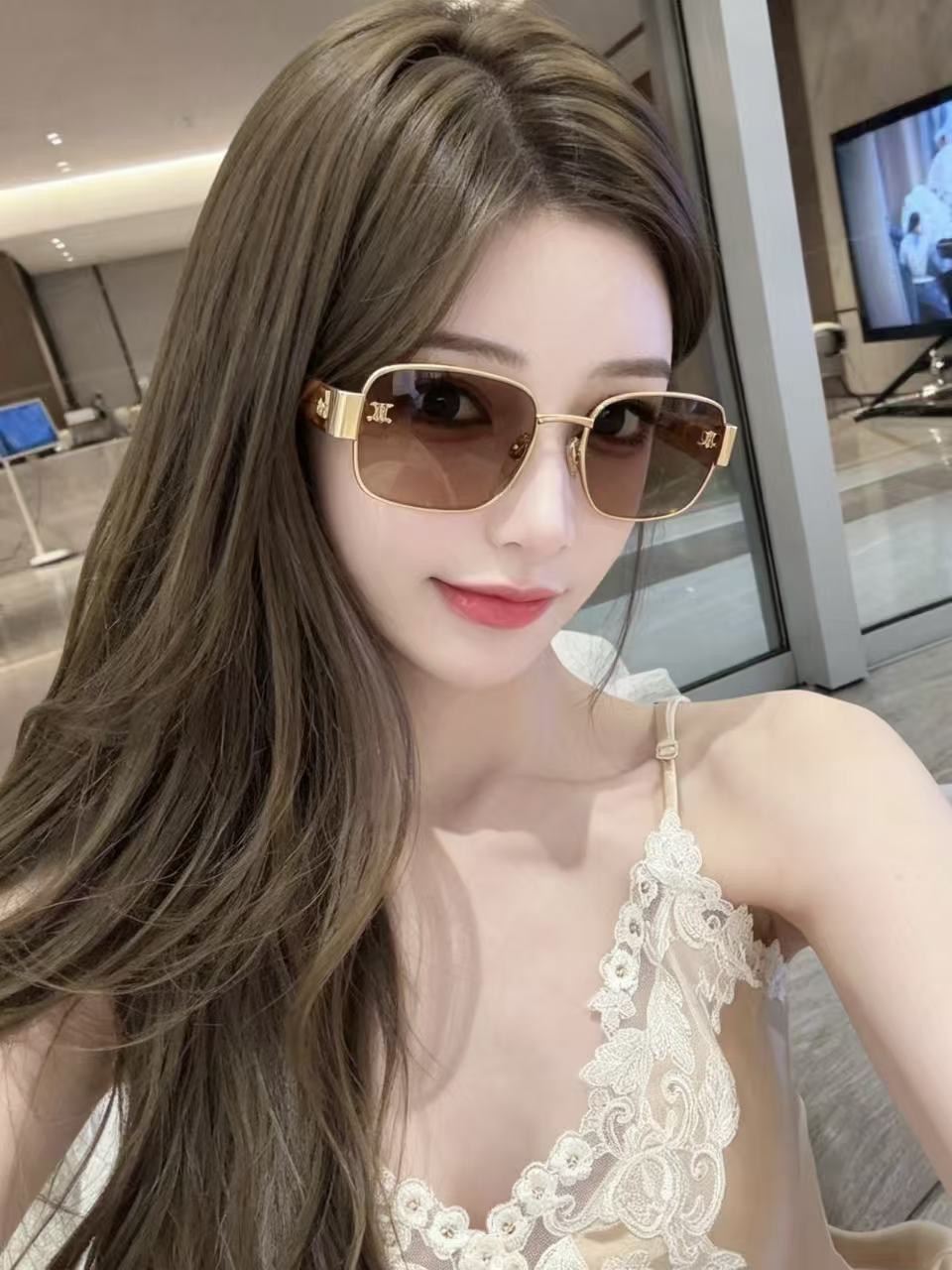 Celine CELIN*MODEL: CL42132U