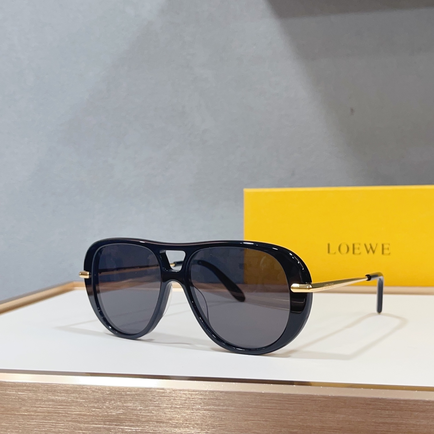 Солнцезащитные очки Loewe