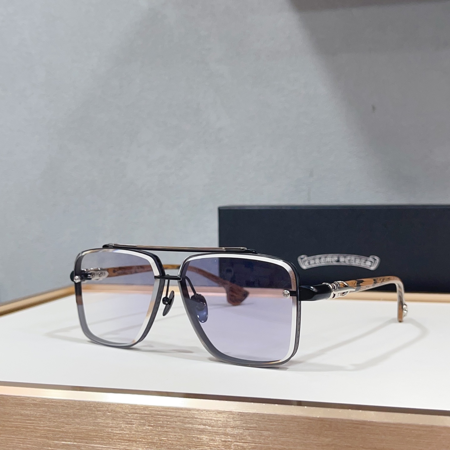 NO:885440,CHROME HEART*MODEL: CH8239SIZE: 62 ports 12-149 color changing glasses, sunglasses, glasses, chrome hearts19860909CHROME HEART*MODEL: CH8239SIZE: 62口12-149 变色眼镜墨镜太阳镜,眼镜,chrome hearts,glasses