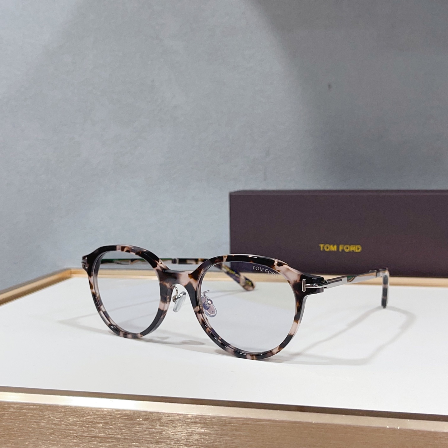 NO:896614,ModFT1234-D UV PROTECTION The temples are decorated with T logo. SIZE: 51 mouth 22- glasses, sunglasses, sunglasses, glasses19860909ModFT1234-D UV PROTECTION 镜腿饰有T字标志. SIZE: 51口22- 眼镜墨镜太阳镜,眼镜,glasses