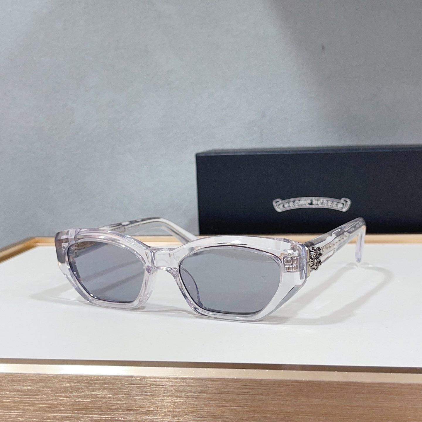 NO:897673,Chrome Hearts Original replica Zeiss lenses Original acetate Chrome Hearts new style HALLLA BALUUUU 18k gold electroplated temples with code Super strong carving craftsmanship and excellent hand feel Painstaking work, cross pattern screw details are awesome Size 57 mouth 19-137 Glasses, sunglasses, sunglasses, glasses, chrome hearts, chrome hearts19860909Chrome Hearts 原版复刻蔡司镜片 原版板材克罗心新款 HALLLA BALUUUU 18k金电镀镜腿附带编码 超强雕花工艺手感极佳 呕心沥血之作,十字花纹螺丝细节超赞 尺寸57口19-137 眼镜墨镜太阳镜,眼镜,chrome hearts,chrome hearts,glasses