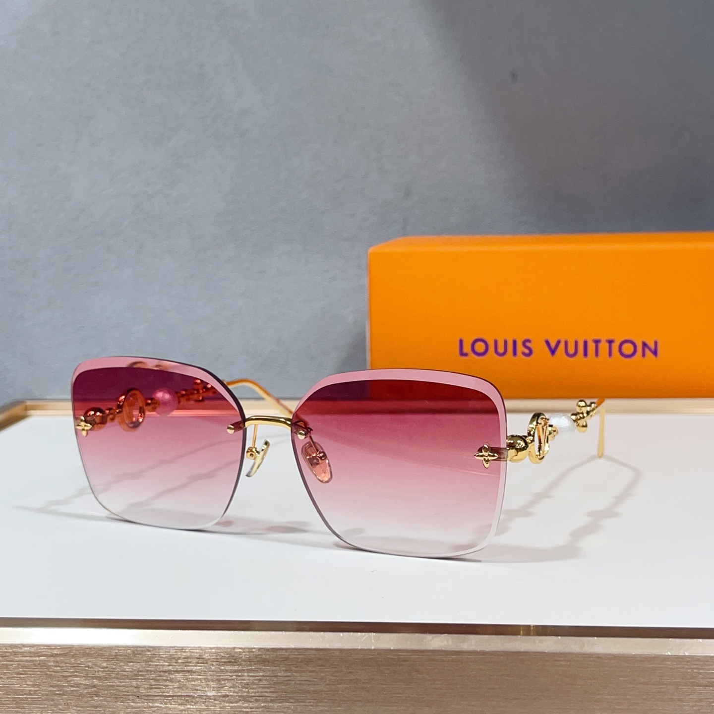 NO:926623,Louis Vuitton was amazed by the exquisite temples~~ High-quality fixed-point positioning four-leaf clover pearl temples, advanced and elegant trimming design, super stable to wear, super comfortable Mod Z3407U Size 62 mouth 14- glasses, sunglasses, sunglasses, glasses, louis vuitton19860909Louis Vuitton 被精致的镜腿惊艳到了~~ 高品质定点定位四叶草珍珠镜腿 高级优雅切边设计 佩戴超级稳 超级舒服 Mod Z3407U Size 62口14- 眼镜墨镜太阳镜,眼镜,louis vuitton,glasses