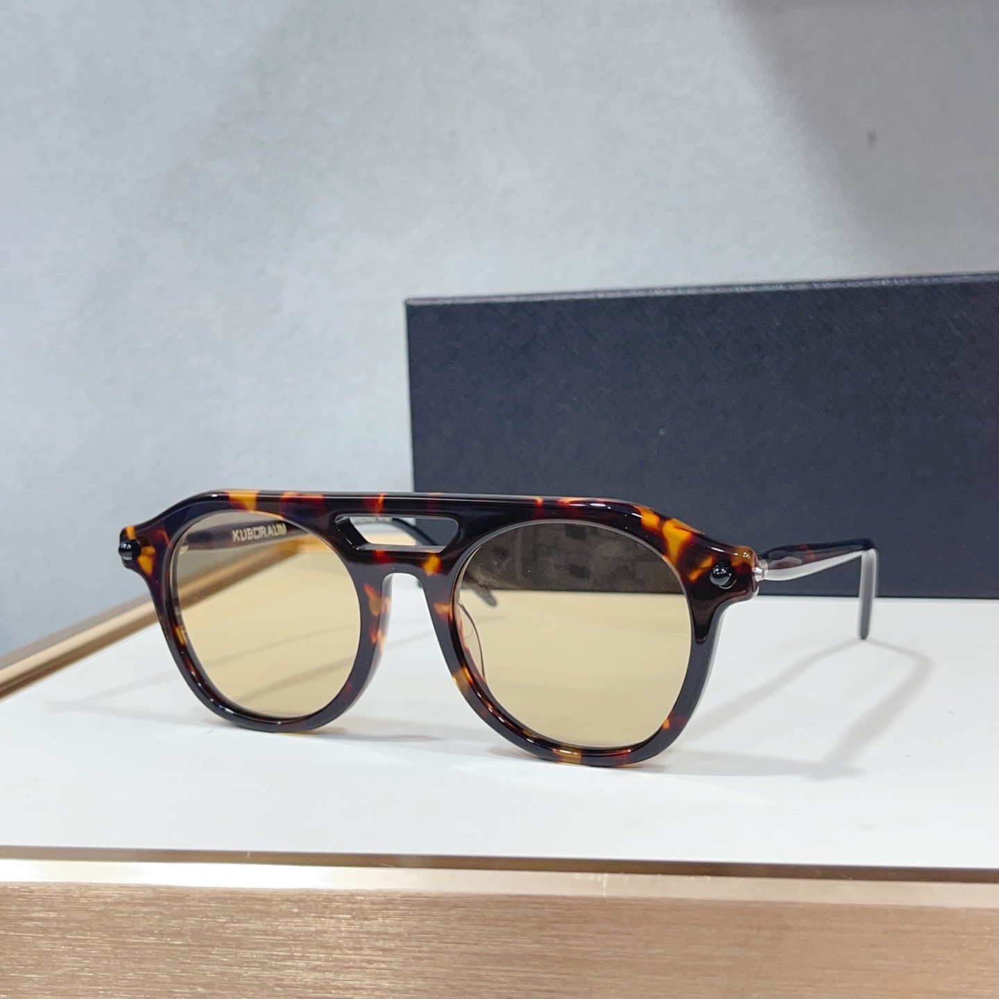 NO:949037,185 German niche KUB RAUM trendy brand. SIZE50 mouth 22-145 Design inspired by style, a pure niche high-end street brand, glasses, sunglasses, sunglasses, glasses19860909185 德国小众 KUB RAUM 潮牌 .SIZE50口22-145 以风格为灵感展开设计,拥有纯正小众的高端街头品牌 眼镜墨镜太阳镜,眼镜,glasses