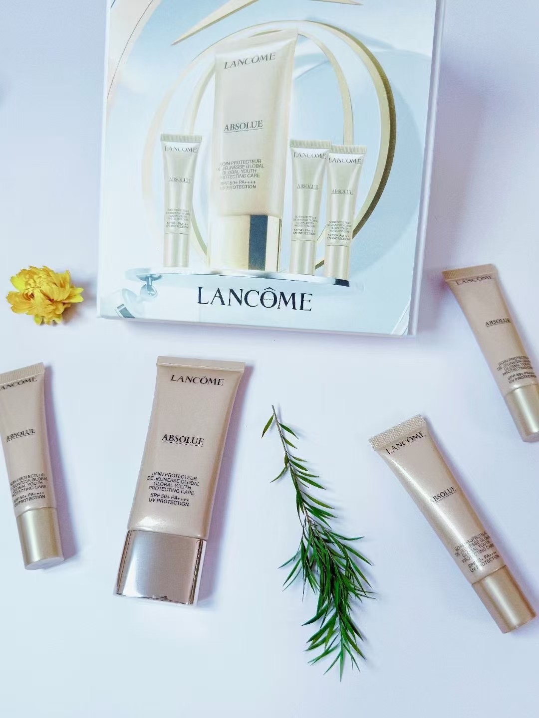 Lancôme Absolue protector solar set 3+1! Contiene: 30ml*1+10ml*3.