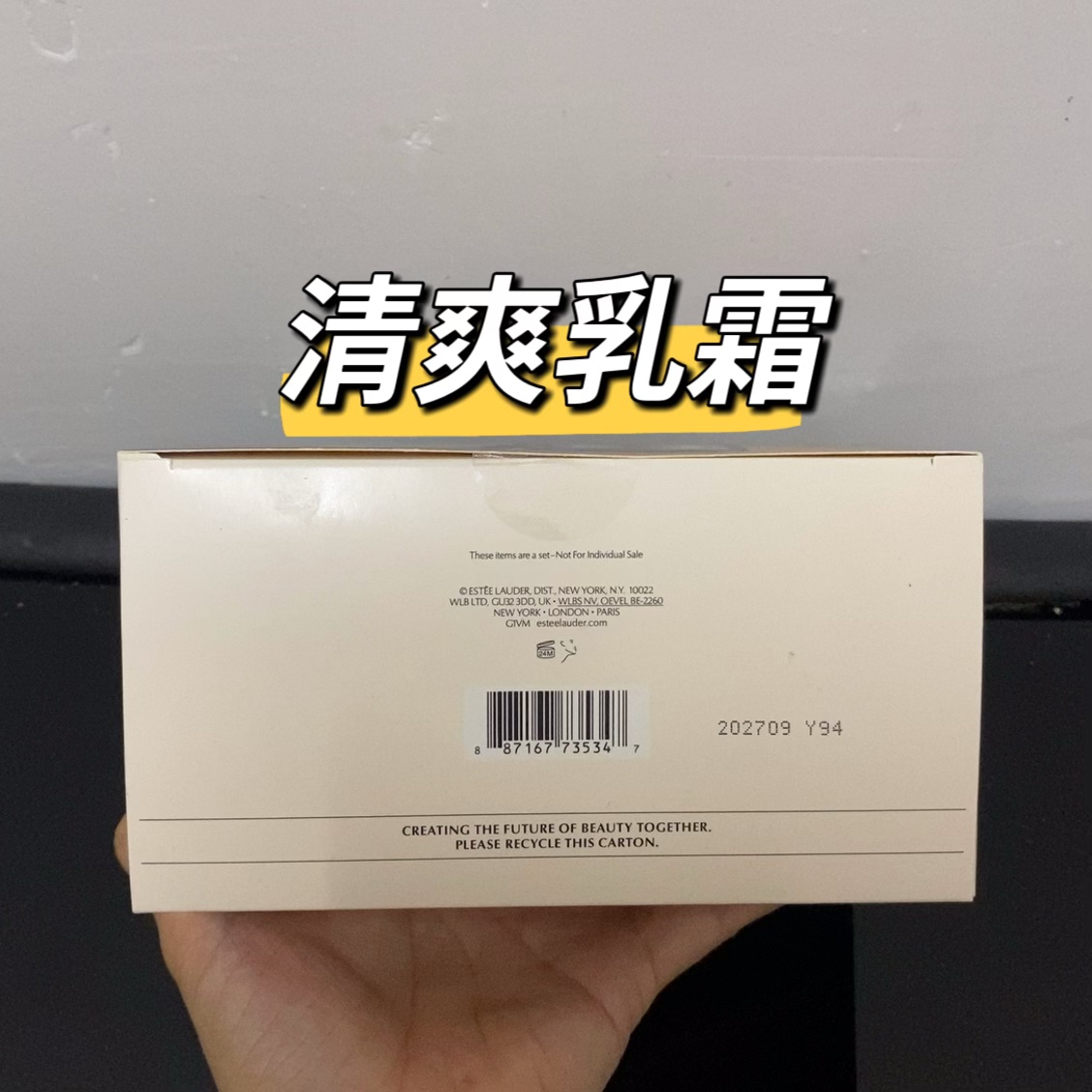 专柜品质/150💰包邮
雅诗智妍面霜替换套装！内含：正装75ml，替换装75ml。功效：清爽型，滋润型。