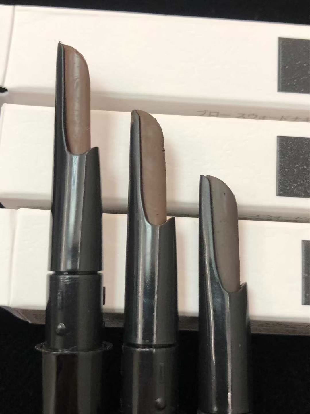 70💰
打码更新至最新日期✔️植村秀全新自动砍刀眉笔！带替换装。色号：2-5-6。