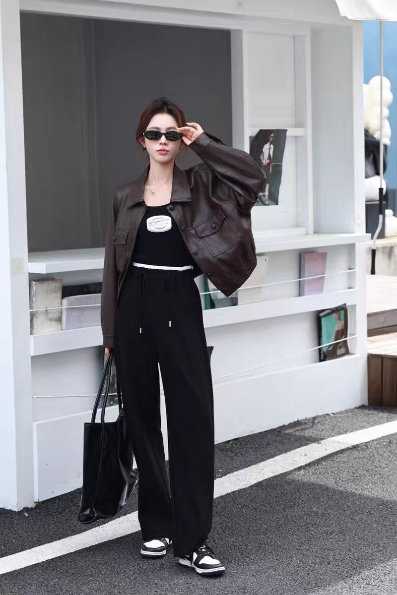 Title: High-Quality Women’s Suit and Leather Jackets Sale Summary: New PU-skin coat and leather jackets available in black and curry, with dustproof bag CD included. - 图片 5