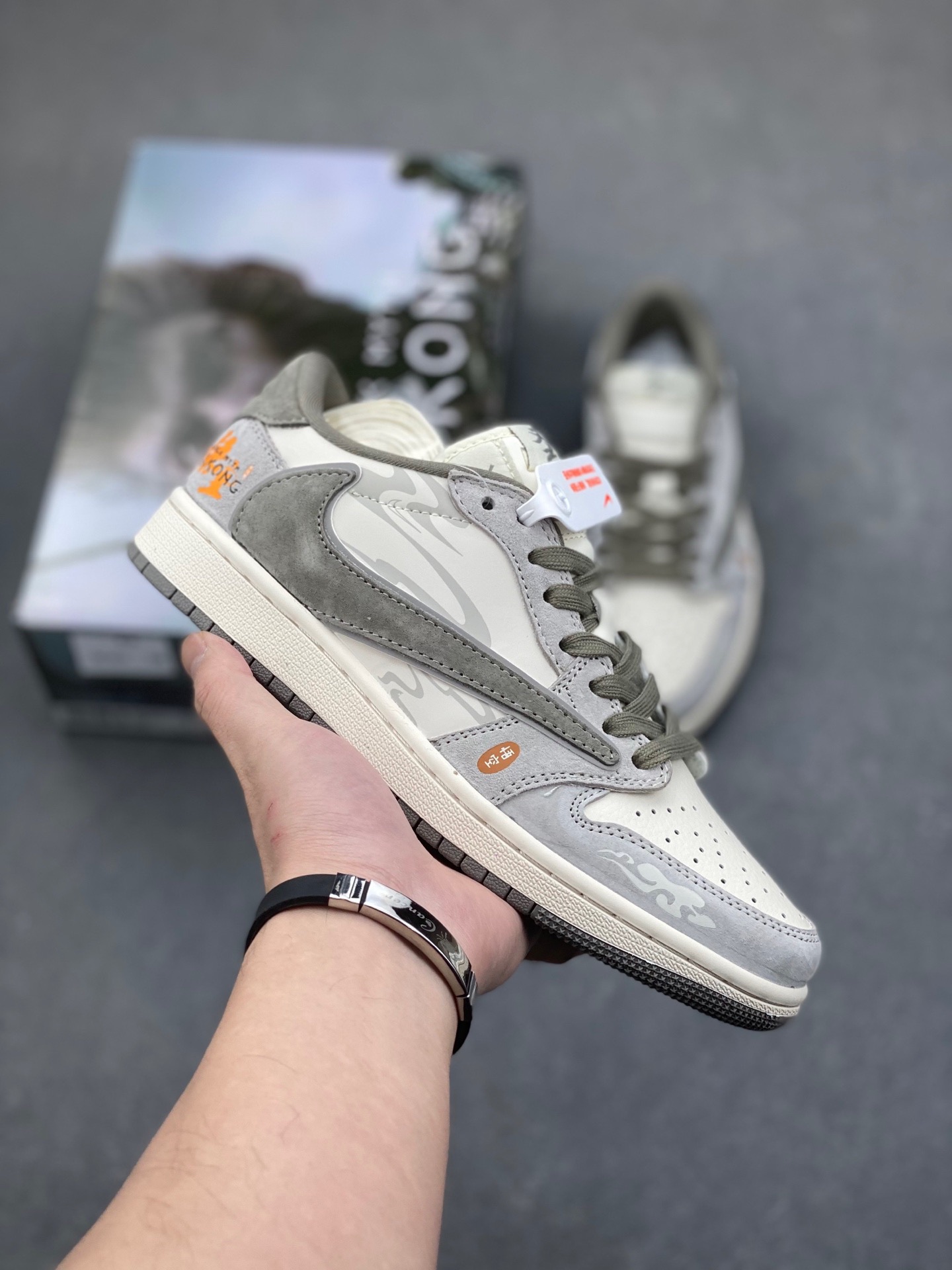 NO:169128,Overseas hot products are available in limited quantities!  Company-level travis scott x fragment design x jordan air jordan 1 low og sp 