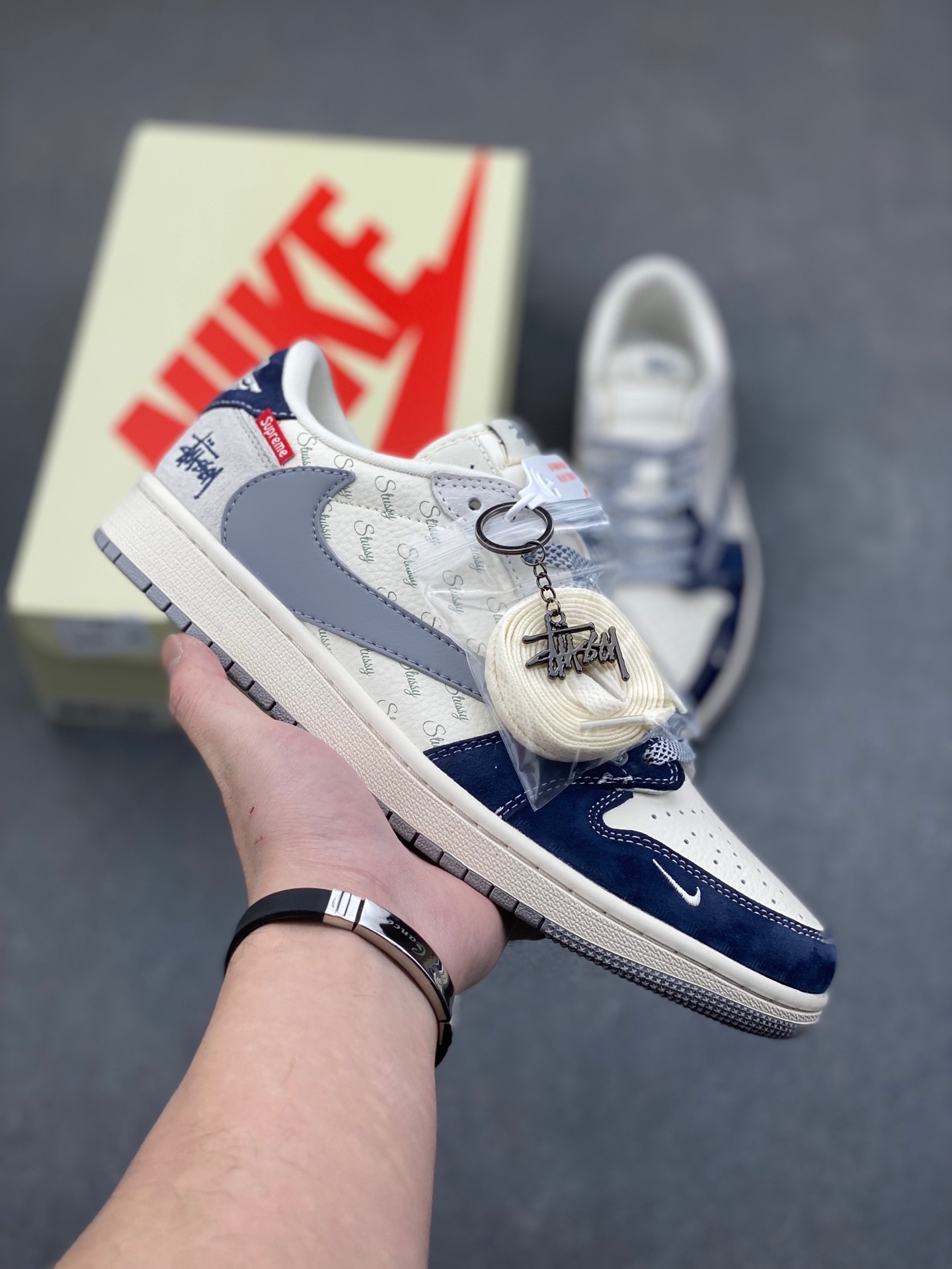 NO:169146,Overseas hot products are available in limited quantities!  Company-level travis scott x fragment design x jordan air jordan 1 low og sp Multi-party joint cooperation combines travis scott's unique music style, Fujiwara Hiroshi's personal design style and classic elements of the jordan brand make it a pair of shoes with unique identity and value. The fresh and three-dimensional appearance and joint logo highlight its unique identity. This color scheme shows vitality and fashion sense. It is visually eye-catching. The texture and delicate details of the shoe body make it look high-end and full of style. This 