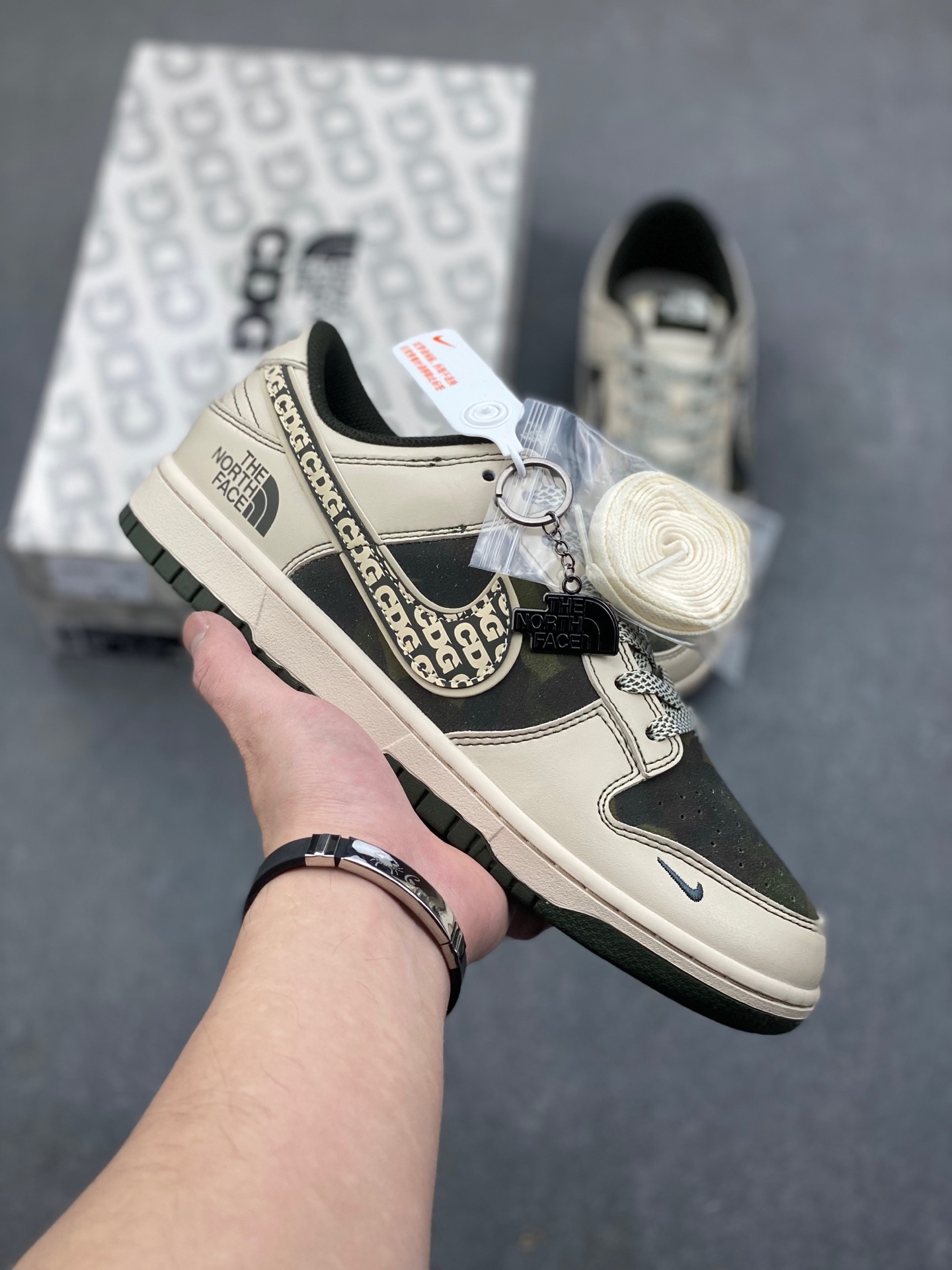 NO:169130,Overseas hot products are available in limited quantities!  Company-level sb dunk low 