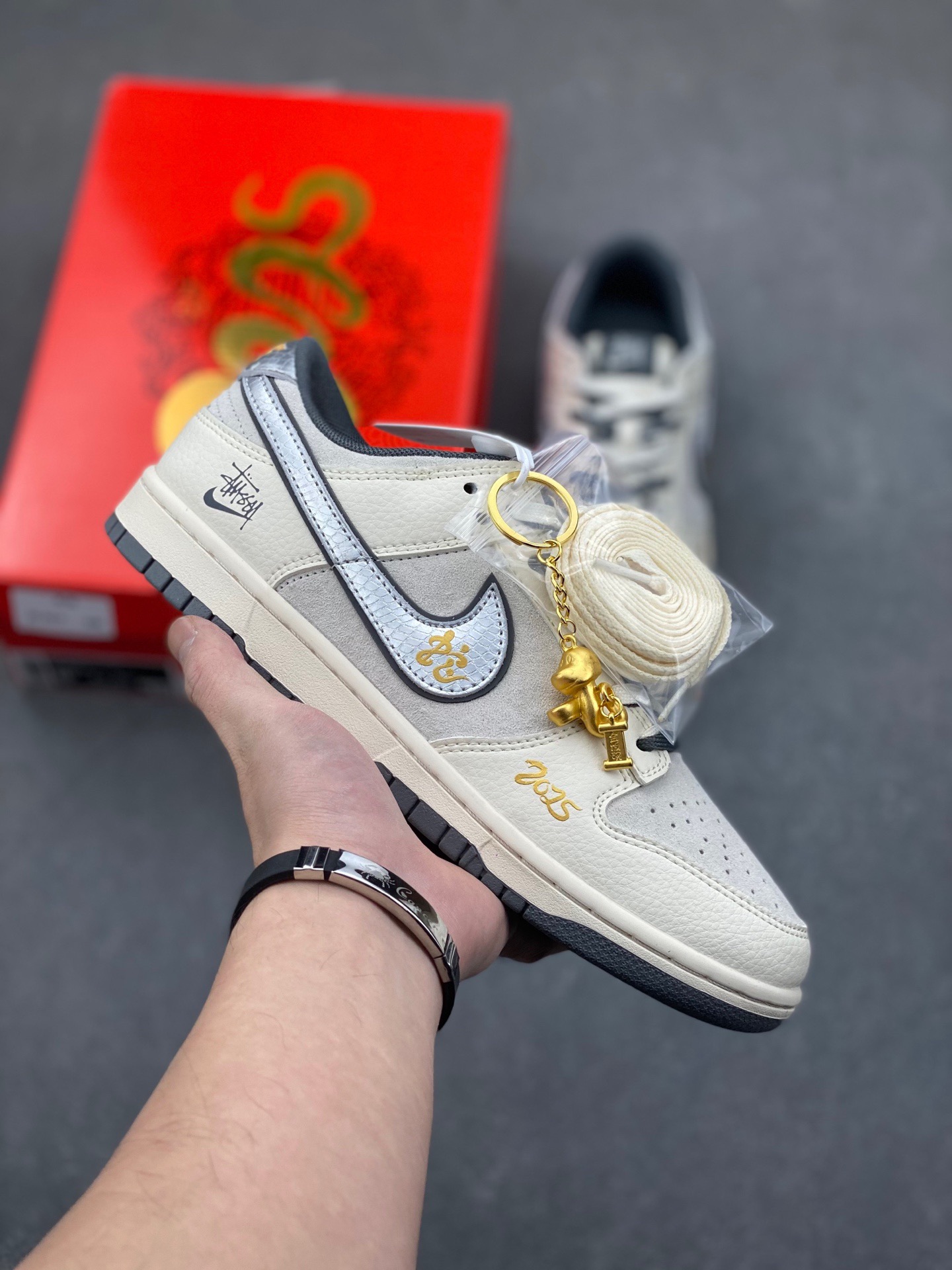 NO:169159,Overseas hot products are available in limited quantities!  Company-level nike sb dunk low 