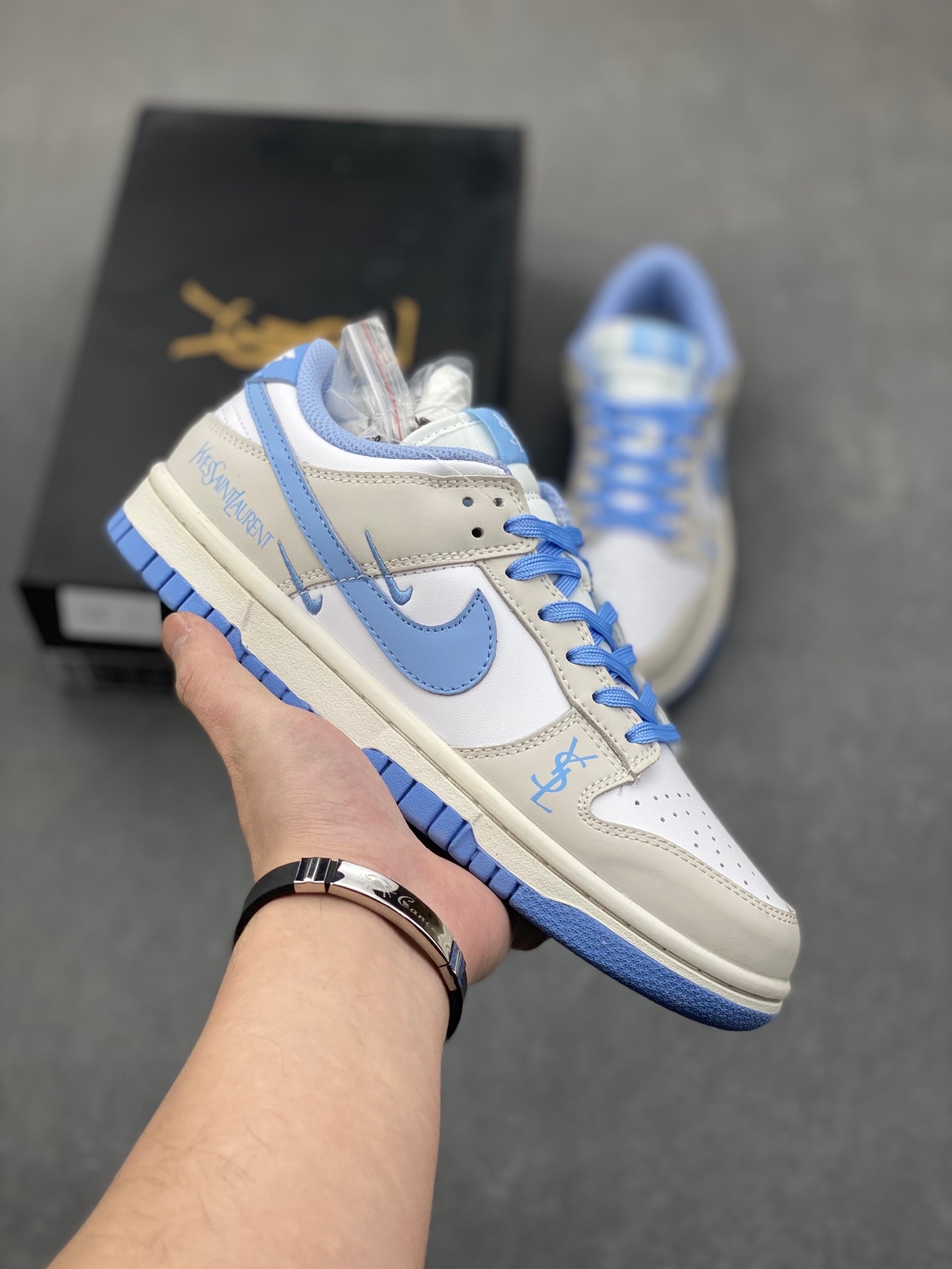 NO:169168,Exclusive real photos nk sb dunk low Saint Laurent series - white and green brown hook Anniversary high-end customization Low top casual board shoes gf2409-168 #Customized shoe box Large factory pure original quality shipment Ultra high cleanliness The leather is clean and has no burrs Perfect details Size 36 36.5 37.5 38 38.5 39 40 40.5 41 42 42.5 43 44 44.5 45, casual shoes/sports shoes, saint laurent, sneakers19860909独家实拍nk sb dunk low 圣罗兰系列-白绿棕勾 周年高端定制 低帮休闲板鞋 gf2409-168 #定制鞋盒 大厂纯原品质出货 超高清洁度 皮料切割干净无任何毛边 细节完美 尺码36 36.5 37.5 38 38.5 39 40 40.5 41 42 42.5 43 44 44.5 45,休闲鞋/运动鞋,saint laurent,sneakers,Women's Shoes