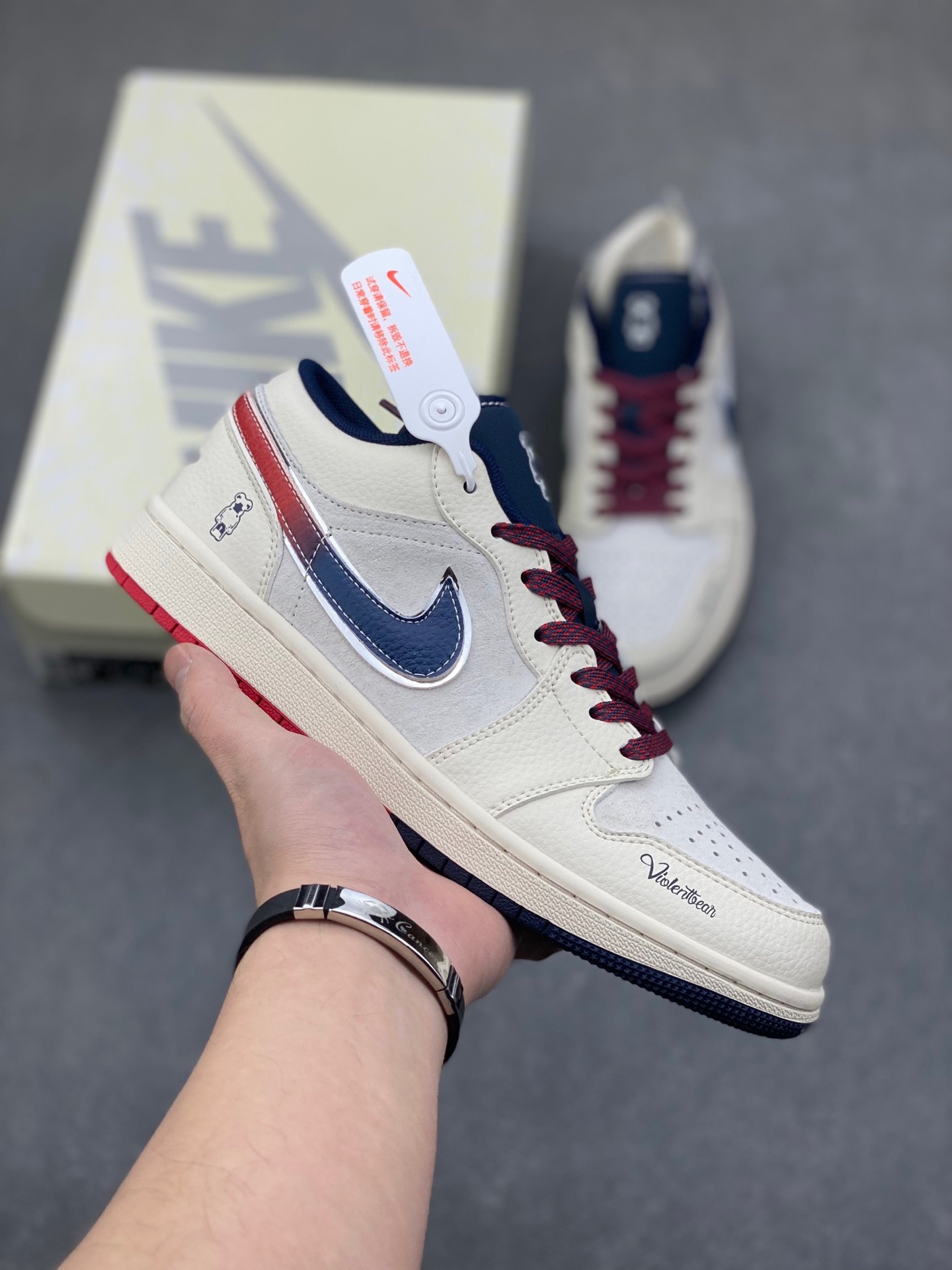 NO:169180,Exclusive real shot air 1 low1 Qiao1 low-top casual board shoes synchronous official color scheme The only exclusive top-layer leather in the market to create original shoes original archive development Original leather material Original punched toe correct rubber insole Four-wire pull-up original woven mark tongue high elastic sponge filling Official item number: xf8698-033 Size: 36 36.5 37.5 38 38.5 39 40 40.5 41 42 42 42.5 43 44 45, casual shoes/sports shoes, sneakers19860909独家实拍 air 1 low1乔1低帮休闲板鞋 同步官方配色 市场唯一独家头层皮打造 原鞋原档案开发 原厂皮料 原档冲孔鞋头 正确满胶鞋垫 四线拉帮 原厂织唛标 鞋舌高弹海绵填充 官方货号:xf8698-033 尺码:36 36.5 37.5 38 38.5 39 40 40.5 41 42 42 42.5 43 44 45,休闲鞋/运动鞋,sneakers,Women's Shoes