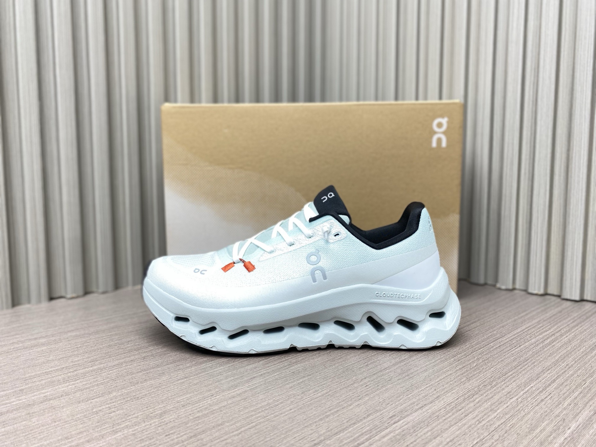 NO:238245,White and blue (36~47) [Pure Original] On cloudtilt Fashion, non-slip and wear-resistant, low-top casual running shoes on cloudtilt is made of polyester yarn material and original color yarn process. Soft and breathable cloudtilt is equipped with cloudtec phase patented sole   soft midsole design, creating an excellent cushioning effect. The soft rebound felt by every step of walking is as if stepping on a cloud. Wearing cloudtilt allows you to enjoy the pleasant experience of comfort and fashion whether you are commuting to work, shopping, or outdoor sports.  Sizes 36, 36.5, 37, 37.5, 38, 38.5, 39, 40, 40.5, 41, 42, 42.5, 43, 44, 44.5, 45, 46, 47, casual shoes/sports shoes, christian louboutin, sneakers19860909白蓝（36～47）【纯原】on昂跑 on cloudtilt 时尚防滑耐磨 低帮 休闲跑步鞋 on昂跑 on cloudtilt 采用聚酯纱线材料 原抽色纱工艺制成鞋面 柔软透气 cloudtilt 搭载了cloudtec phase专利鞋底 软弹中底设计,造就极佳缓震效果 每行走一步感受到的柔软回弹 仿佛踩在云朵上一样 穿着cloudtilt 无论是通勤上班、逛街购物、还是户外运动 都能享受舒适与时尚带来的愉悦体验. 尺码36、36.5、37、37.5、38、38.5、39、40、40.5、41、42、42.5、43、44、44.5、45、46、47,休闲鞋/运动鞋,christian louboutin,sneakers,Women's Shoes