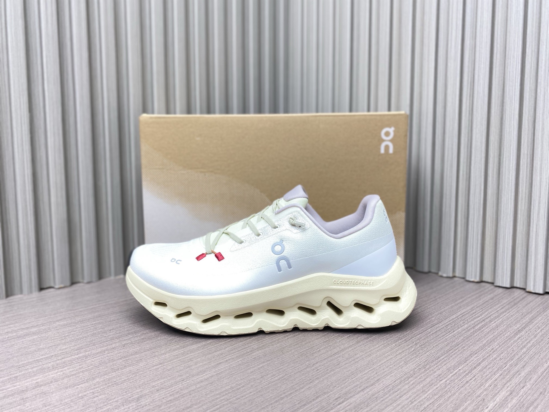 NO:238247,Beige (36~47) [Pure Original] On Cloudtilt Fashionable, non-slip, wear-resistant, low-top casual running shoes on Cloudtilt is made of polyester yarn material and original color yarn process. Soft and breathable cloudtilt is equipped with cloudtec phase patented sole   soft midsole design, creating an excellent cushioning effect. The soft rebound felt by every step of walking is as if stepping on a cloud. Wearing cloudtilt can enjoy the pleasant experience brought by comfort and fashion whether you are commuting to work, shopping, or outdoor sports.  Sizes 36, 36.5, 37, 37.5, 38, 38.5, 39, 40, 40.5, 41, 42, 42.5, 43, 44, 44.5, 45, 46, 47, casual shoes/sports shoes, christian louboutin, sneakers19860909米色（36～47）【纯原】on昂跑 on cloudtilt 时尚防滑耐磨 低帮 休闲跑步鞋 on昂跑 on cloudtilt 采用聚酯纱线材料 原抽色纱工艺制成鞋面 柔软透气 cloudtilt 搭载了cloudtec phase专利鞋底 软弹中底设计,造就极佳缓震效果 每行走一步感受到的柔软回弹 仿佛踩在云朵上一样 穿着cloudtilt 无论是通勤上班、逛街购物、还是户外运动 都能享受舒适与时尚带来的愉悦体验. 尺码36、36.5、37、37.5、38、38.5、39、40、40.5、41、42、42.5、43、44、44.5、45、46、47,休闲鞋/运动鞋,christian louboutin,sneakers,Women's Shoes