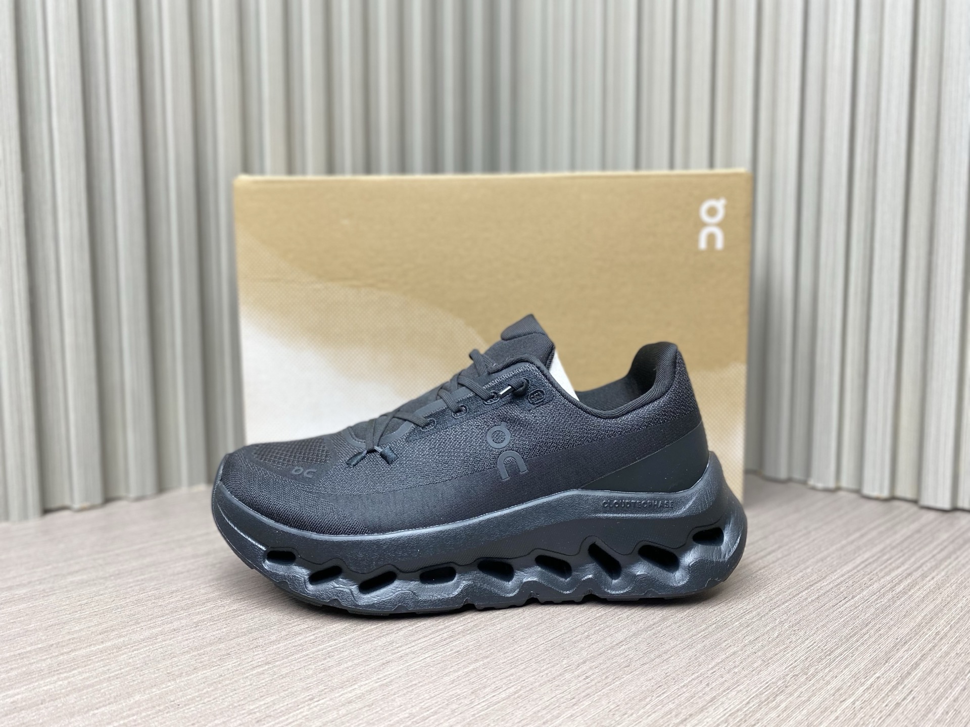 NO:238236,Black (36~47) [Pure Original] On cloudtilt Fashion, non-slip and wear-resistant, low-top casual running shoes on cloudtilt is made of polyester yarn material and original color yarn process. Soft and breathable cloudtilt is equipped with cloudtec phase patented sole   soft midsole design, creating an excellent cushioning effect. The soft rebound felt by every step of walking is as if stepping on a cloud. Wearing cloudtilt can enjoy the pleasant experience brought by comfort and fashion whether you are commuting to work, shopping, or outdoor sports.  Sizes 36, 36.5, 37, 37.5, 38, 38.5, 39, 40, 40.5, 41, 42, 42.5, 43, 44, 44.5, 45, 46, 47, casual shoes/sports shoes, christian louboutin, sneakers19860909黑色（36～47）【纯原】on昂跑 on cloudtilt 时尚防滑耐磨 低帮 休闲跑步鞋 on昂跑 on cloudtilt 采用聚酯纱线材料 原抽色纱工艺制成鞋面 柔软透气 cloudtilt 搭载了cloudtec phase专利鞋底 软弹中底设计,造就极佳缓震效果 每行走一步感受到的柔软回弹 仿佛踩在云朵上一样 穿着cloudtilt 无论是通勤上班、逛街购物、还是户外运动 都能享受舒适与时尚带来的愉悦体验. 尺码36、36.5、37、37.5、38、38.5、39、40、40.5、41、42、42.5、43、44、44.5、45、46、47,休闲鞋/运动鞋,christian louboutin,sneakers,Women's Shoes