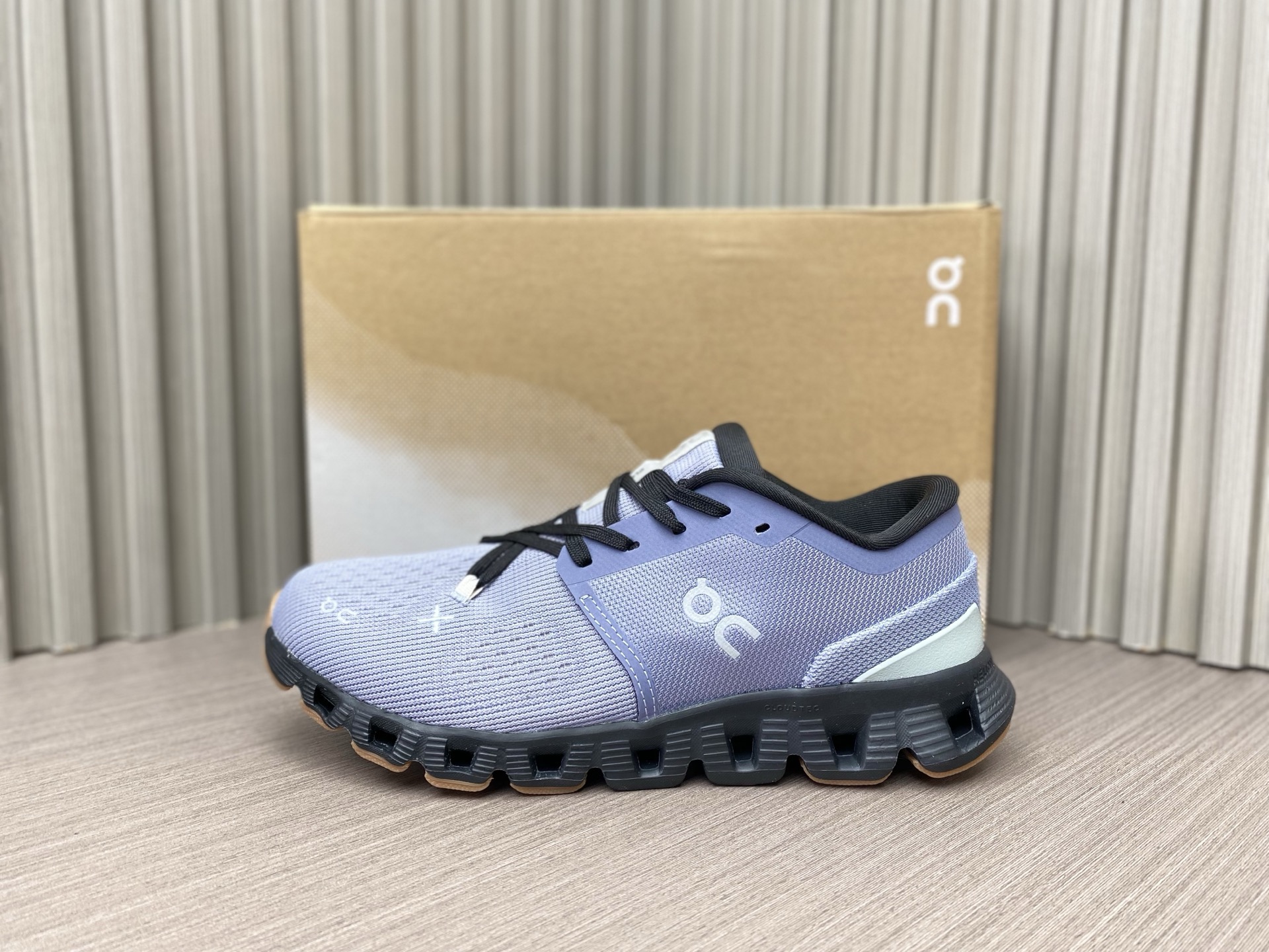 NO:238240,Blue (36～47) [Pure Original] On Aopa Cloud x 4 Comfortable and lightweight, anti-slip, wear-resistant support balance, low top training shoes on Aopa Cloud x 4 adopt mesh upper Original color yarn dyeing technology Soft and breathable Upgraded x-shaped speedboard speed board Freely bending and flexible steering cloud x 4 The midsole uses helion superfoam foam midsole to create excellent cushioning effect. The soft rebound feels every step of walking. Wearing cloud x 4 can enjoy the pleasant experience of comfort and fashion whether you are commuting to work, shopping, or outdoor sports.  Sizes 36, 36.5, 37, 37.5, 38, 38.5, 39, 40, 40.5, 41, 42, 42.5, 43, 44, 44.5, 45, 46, 47, casual shoes/sports shoes, christian louboutin, sneakers19860909蓝色（36～47）【纯原】on昂跑 cloud x 4 舒适轻盈 防滑耐磨支撑平衡 低帮 训练鞋 on昂跑 cloud x 4 采用网眼鞋面 原抽色纱染技术 柔软透气 升级x形speedboard速度板 自由弯曲、灵活转向 cloud x 4 中底采用helion superfoam泡棉中底 造就极佳缓震效果 每行走一步感受到的柔软回弹 穿着cloud x 4无论是通勤上班、逛街购物、还是户外运动 都能享受舒适与时尚带来的愉悦体验. 尺码36、36.5、37、37.5、38、38.5、39、40、40.5、41、42、42.5、43、44、44.5、45、46、47,休闲鞋/运动鞋,christian louboutin,sneakers,Women's Shoes