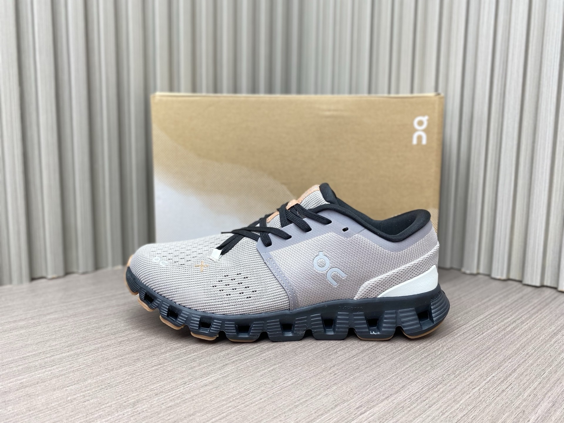 NO:238242,Brown (36~47) [Pure Original] On-On-On cloud x 4 Comfortable and lightweight, anti-slip, wear-resistant support balance, low top training shoes on-On-On cloud x 4 adopt mesh upper Original color yarn dyeing technology Soft and breathable Upgraded x-shaped speedboard speed board Freely bending and flexible steering cloud x 4 The midsole uses helion superfoam foam midsole to create excellent cushioning effect. The soft rebound feels felt every step of walking. Wearing cloud x 4 can enjoy the pleasant experience of comfort and fashion whether you are commuting to work, shopping, or outdoor sports.  Sizes 36, 36.5, 37, 37.5, 38, 38.5, 39, 40, 40.5, 41, 42, 42.5, 43, 44, 44.5, 45, 46, 47, casual shoes/sports shoes, christian louboutin, sneakers19860909褐色（36～47）【纯原】on昂跑 cloud x 4 舒适轻盈 防滑耐磨支撑平衡 低帮 训练鞋 on昂跑 cloud x 4 采用网眼鞋面 原抽色纱染技术 柔软透气 升级x形speedboard速度板 自由弯曲、灵活转向 cloud x 4 中底采用helion superfoam泡棉中底 造就极佳缓震效果 每行走一步感受到的柔软回弹 穿着cloud x 4无论是通勤上班、逛街购物、还是户外运动 都能享受舒适与时尚带来的愉悦体验. 尺码36、36.5、37、37.5、38、38.5、39、40、40.5、41、42、42.5、43、44、44.5、45、46、47,休闲鞋/运动鞋,christian louboutin,sneakers,Women's Shoes