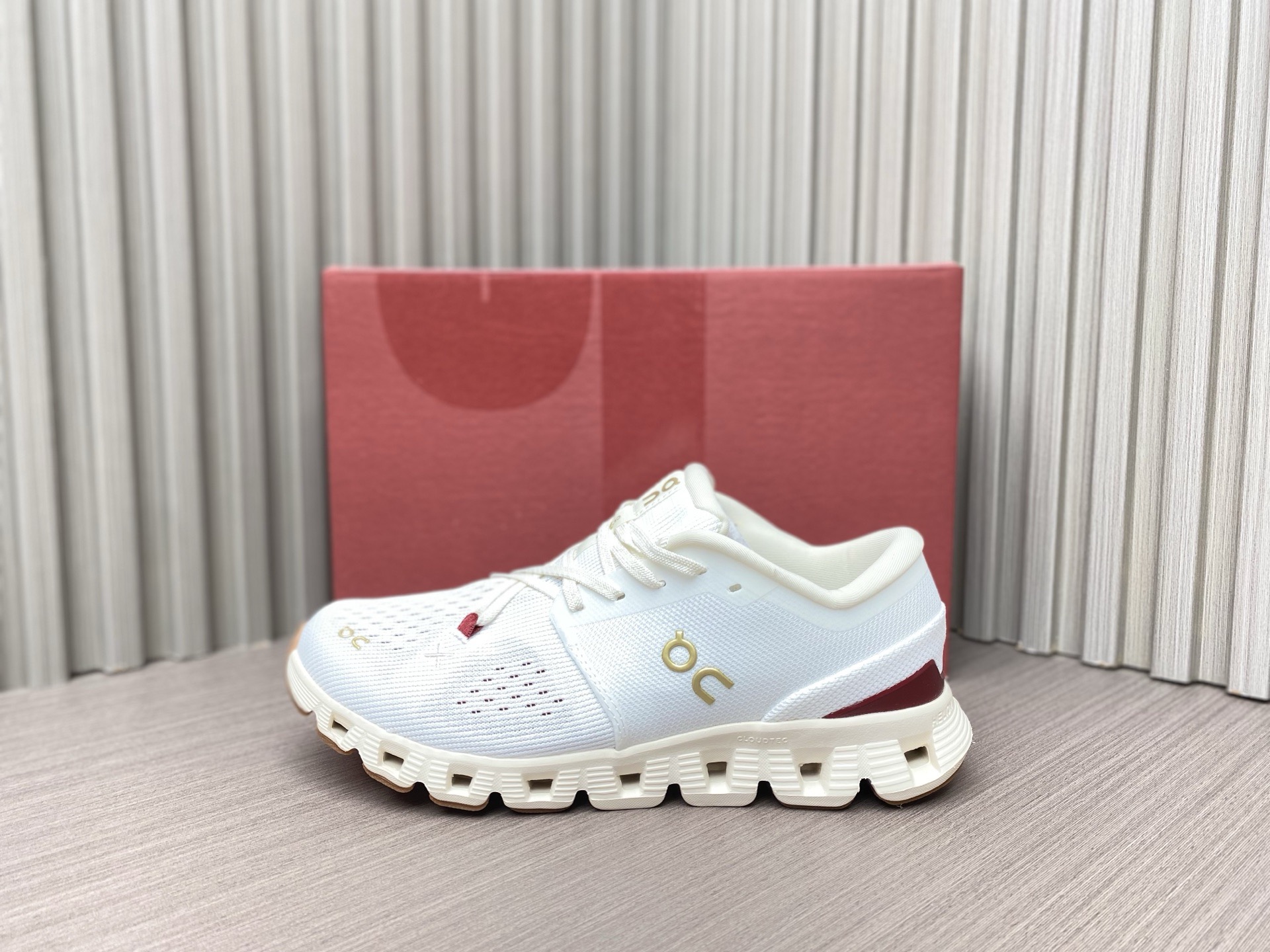 NO:238246,Snake Year Limited (36~47) [Pure Origin] On Aopa Cloud x 4 Snake Year Limited Edition Comfortable and lightweight, anti-slip, wear-resistant support balance Training shoes Ivory white On Aopa Cloud x 4 adopts mesh upper Original color yarn dyeing technology Soft and breathable Upgraded x-shaped speedboard speed board Freely bending and flexible steering cloud x 4 The midsole uses helion superfoam foam midsole to create excellent cushioning effect Soft rebound felt by every step of walking Wearing Cloud x 4 can enjoy the pleasant experience of comfort and fashion whether you are commuting to work, shopping, or outdoor sports.  Sizes 36, 36.5, 37, 37.5, 38, 38.5, 39, 40, 40.5, 41, 42, 42.5, 43, 44, 44.5, 45, 46, 47, casual shoes/sports shoes, christian louboutin, sneakers19860909蛇年限定（36～47）【纯原】on昂跑 cloud x 4 蛇年限定版 舒适轻盈 防滑耐磨支撑平衡 训练鞋 象牙白 on昂跑 cloud x 4 采用网眼鞋面 原抽色纱染技术 柔软透气 升级x形speedboard速度板 自由弯曲、灵活转向 cloud x 4 中底采用helion superfoam泡棉中底 造就极佳缓震效果 每行走一步感受到的柔软回弹 穿着cloud x 4无论是通勤上班、逛街购物、还是户外运动 都能享受舒适与时尚带来的愉悦体验. 尺码36、36.5、37、37.5、38、38.5、39、40、40.5、41、42、42.5、43、44、44.5、45、46、47,休闲鞋/运动鞋,christian louboutin,sneakers,Women's Shoes