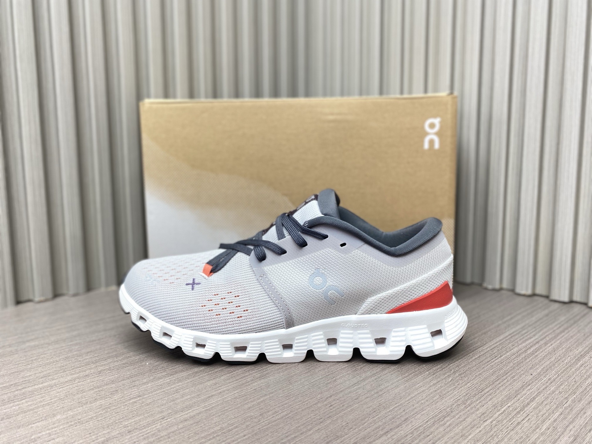 NO:238248,Silver Red (36～47) [Pure Origin] On Aopa Cloud x 4 Comfortable and lightweight, anti-slip, wear-resistant support balance, low top training shoes on Aopa Cloud x 4 adopt mesh upper, original color yarn dyeing technology, soft and breathable, upgraded x-shaped speedboard speed board, free bending, flexible steering cloud x 4 The midsole uses helion superfoam foam midsole to create excellent cushioning effect, soft rebound felt every step of walking, wearing cloud x 4 can enjoy the pleasant experience of comfort and fashion whether you are commuting to work, shopping, or outdoor sports.  Sizes 36, 36.5, 37, 37.5, 38, 38.5, 39, 40, 40.5, 41, 42, 42.5, 43, 44, 44.5, 45, 46, 47, casual shoes/sports shoes, christian louboutin, sneakers19860909银红（36～47）【纯原】on昂跑 cloud x 4 舒适轻盈 防滑耐磨支撑平衡 低帮 训练鞋 on昂跑 cloud x 4 采用网眼鞋面 原抽色纱染技术 柔软透气 升级x形speedboard速度板 自由弯曲、灵活转向 cloud x 4 中底采用helion superfoam泡棉中底 造就极佳缓震效果 每行走一步感受到的柔软回弹 穿着cloud x 4无论是通勤上班、逛街购物、还是户外运动 都能享受舒适与时尚带来的愉悦体验. 尺码36、36.5、37、37.5、38、38.5、39、40、40.5、41、42、42.5、43、44、44.5、45、46、47,休闲鞋/运动鞋,christian louboutin,sneakers,Women's Shoes