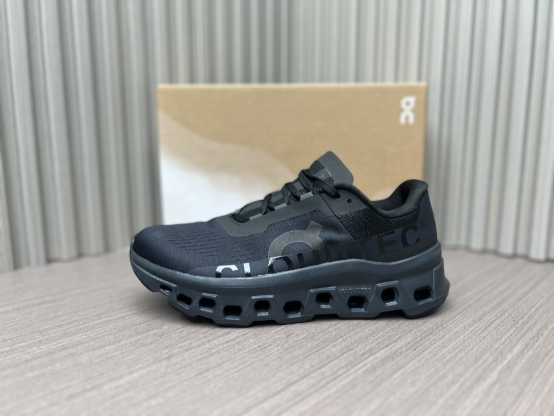 NO:238250,Black (36~45) on the cloudmonster carbon board, comfortable outdoor cushioning, low top casual running shoes, item number 61.99025 New on the cloudmonster, little monster, carbon board shoes, fabric upper design is more breathable, midsole, large hollow cloudtec patented technology sole, cloudmonster is equipped with the brand's largest cloud module to date, allowing you to reduce impact force when landing, and achieve stronger cushioning. At the same time, a speedboard speed board is embedded in the midsole. The principle is similar to the carbon board in the racing running shoes, which can provide stronger feedback and rebound. The arc-shaped design of the rocking chair on the forefoot gives each step a strong thrust rolling forward. The layer-up wear-resistant sole rebounds, giving people a relatively gentle soft and elastic feeling. A highly recommended running shoe!  Sizes 36, 36.5, 37, 38, 38.5, 39, 40, 40.5, 41, 42, 42.5, 43, 44, 44.5, 45, casual shoes/sports shoes, christian louboutin, sneakers19860909黑色（36～45） on昂跑 cloudmonster 碳板 舒适户外缓震 低帮 休闲跑步鞋 货号61.99025 全新on昂跑cloudmonster 小怪兽 碳板鞋 织物鞋面设计更透气 中底大镂空cloudtec专利科技鞋底 cloudmonster搭载该品牌迄今为止最大的cloud模块 让你在落地时通过形变减小冲击力 达到更强大的缓震,同时中底内嵌入一块speedboard速度板 原理类似竞速跑鞋里的碳板 能提供更强烈的反馈和回弹.前掌的摇椅圆弧形设计 则让每一步都有滚动向前的强大推力.层层加码的耐磨大底更回弹,给人一种相对温柔的软弹感.非常推荐的一款跑鞋！尺码36、36.5、37、38、38.5、39、40、40.5、41、42、42.5、43、44、44.5、45,休闲鞋/运动鞋,christian louboutin,sneakers,Women's Shoes