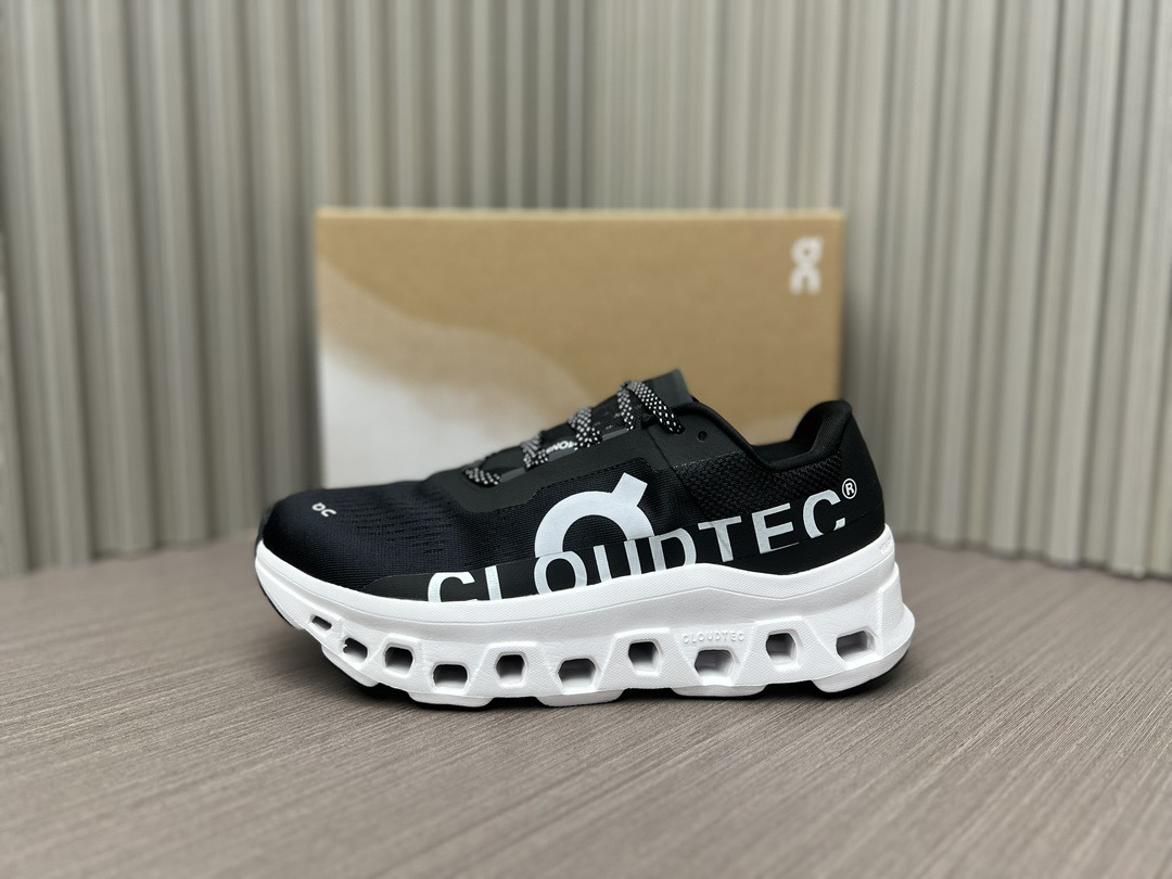 NO:238254,Black and white (36~45) on the cloudmonster carbon board, comfortable outdoor cushioning, low top casual running shoes, item number 3me10121197 new on the cloudmonster, small monster, carbon board shoes, fabric upper design is more breathable, midsole, large hollow cloudtec patented technology sole cloudmonster is equipped with the brand's largest cloud module to date, allowing you to reduce impact force when landing, and achieve stronger cushioning. At the same time, a speedboard speed board is embedded in the midsole. The principle is similar to the carbon board in the racing running shoes, which can provide stronger feedback and rebound. The arc-shaped design of the rocking chair on the forefoot allows each step to have a strong thrust rolling forward. The layer-up wear-resistant sole rebounds, giving people a relatively gentle soft and elastic feeling. A highly recommended running shoe!  Sizes 36, 36.5, 37, 38, 38.5, 39, 40, 40.5, 41, 42, 42.5, 43, 44, 44.5, 45, casual shoes/sports shoes, christian louboutin, sneakers19860909黑白色（36～45） on昂跑 cloudmonster 碳板 舒适户外缓震 低帮 休闲跑步鞋 货号 3me10121197 全新on昂跑cloudmonster 小怪兽 碳板鞋 织物鞋面设计更透气 中底大镂空cloudtec专利科技鞋底 cloudmonster搭载该品牌迄今为止最大的cloud模块 让你在落地时通过形变减小冲击力 达到更强大的缓震,同时中底内嵌入一块speedboard速度板 原理类似竞速跑鞋里的碳板 能提供更强烈的反馈和回弹.前掌的摇椅圆弧形设计 则让每一步都有滚动向前的强大推力.层层加码的耐磨大底更回弹,给人一种相对温柔的软弹感.非常推荐的一款跑鞋！尺码36、36.5、37、38、38.5、39、40、40.5、41、42、42.5、43、44、44.5、45,休闲鞋/运动鞋,christian louboutin,sneakers,Women's Shoes