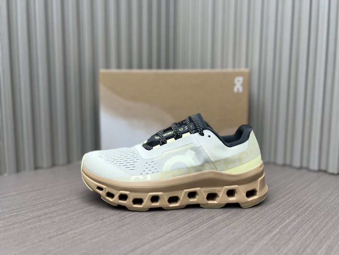 NO:238275,Cream Dunes (36~45) on angpa cloudmonster carbon board, comfortable outdoor cushioning, low top casual running shoes, item number 61.98286 new on angpa cloudmonster small monster carbon board shoes, fabric upper design is more breathable, midsole large hollow cloudtec patented technology sole cloudmonster is equipped with the brand's largest cloud module to date, allowing you to reduce impact force through deformation when landing, and achieve stronger cushioning. At the same time, a speedboard speed board is embedded in the midsole. The principle is similar to the carbon board in the racing running shoes, which can provide stronger feedback and rebound. The arc-shaped design of the rocking chair on the forefoot allows each step to have a strong thrust rolling forward. The layer-up wear-resistant sole rebounds, giving people a relatively gentle soft and elastic feeling. A highly recommended running shoe!  Sizes 36, 36.5, 37, 38, 38.5, 39, 40, 40.5, 41, 42, 42.5, 43, 44, 44.5, 45, casual shoes/sports shoes, christian louboutin, sneakers19860909奶油沙丘（36～45） on昂跑 cloudmonster 碳板 舒适户外缓震 低帮 休闲跑步鞋 货号 61.98286 全新on昂跑cloudmonster 小怪兽 碳板鞋 织物鞋面设计更透气 中底大镂空cloudtec专利科技鞋底 cloudmonster搭载该品牌迄今为止最大的cloud模块 让你在落地时通过形变减小冲击力 达到更强大的缓震,同时中底内嵌入一块speedboard速度板 原理类似竞速跑鞋里的碳板 能提供更强烈的反馈和回弹.前掌的摇椅圆弧形设计 则让每一步都有滚动向前的强大推力.层层加码的耐磨大底更回弹,给人一种相对温柔的软弹感.非常推荐的一款跑鞋！尺码36、36.5、37、38、38.5、39、40、40.5、41、42、42.5、43、44、44.5、45,休闲鞋/运动鞋,christian louboutin,sneakers,Women's Shoes