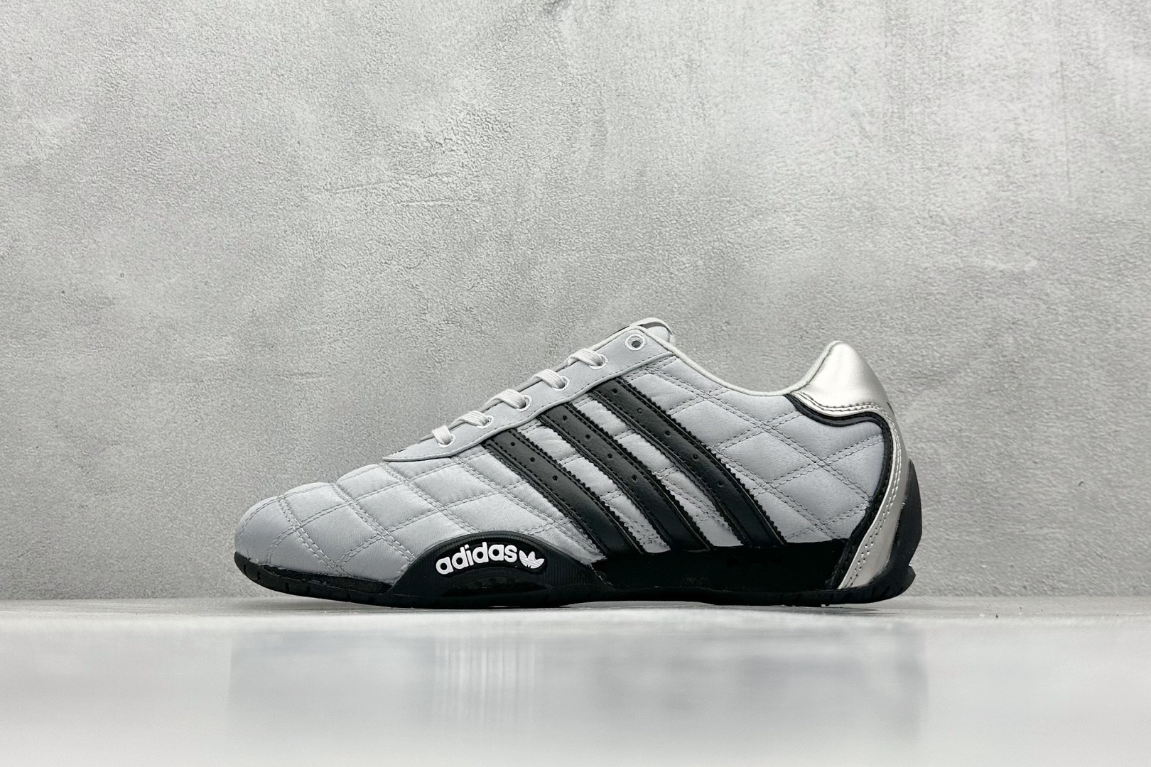 NO:224379,adidas originals adiracer trendy sports non-slip and wear-resistant adidas low-top casual running shoes item number: js0284 Size: 36 36.5 37 38 38.5 39 40 40.5 41 42 42.5 43 44 45, casual shoes/sports shoes, adidas, sneakers19860909adidas originals adiracer 潮流运动防滑耐磨 阿迪达斯低帮休闲跑步鞋 货号: js0284 尺码: 36 36.5 37 38 38.5 39 40 40.5 41 42 42.5 43 44 45,休闲鞋/运动鞋,adidas,sneakers,Women's Shoes