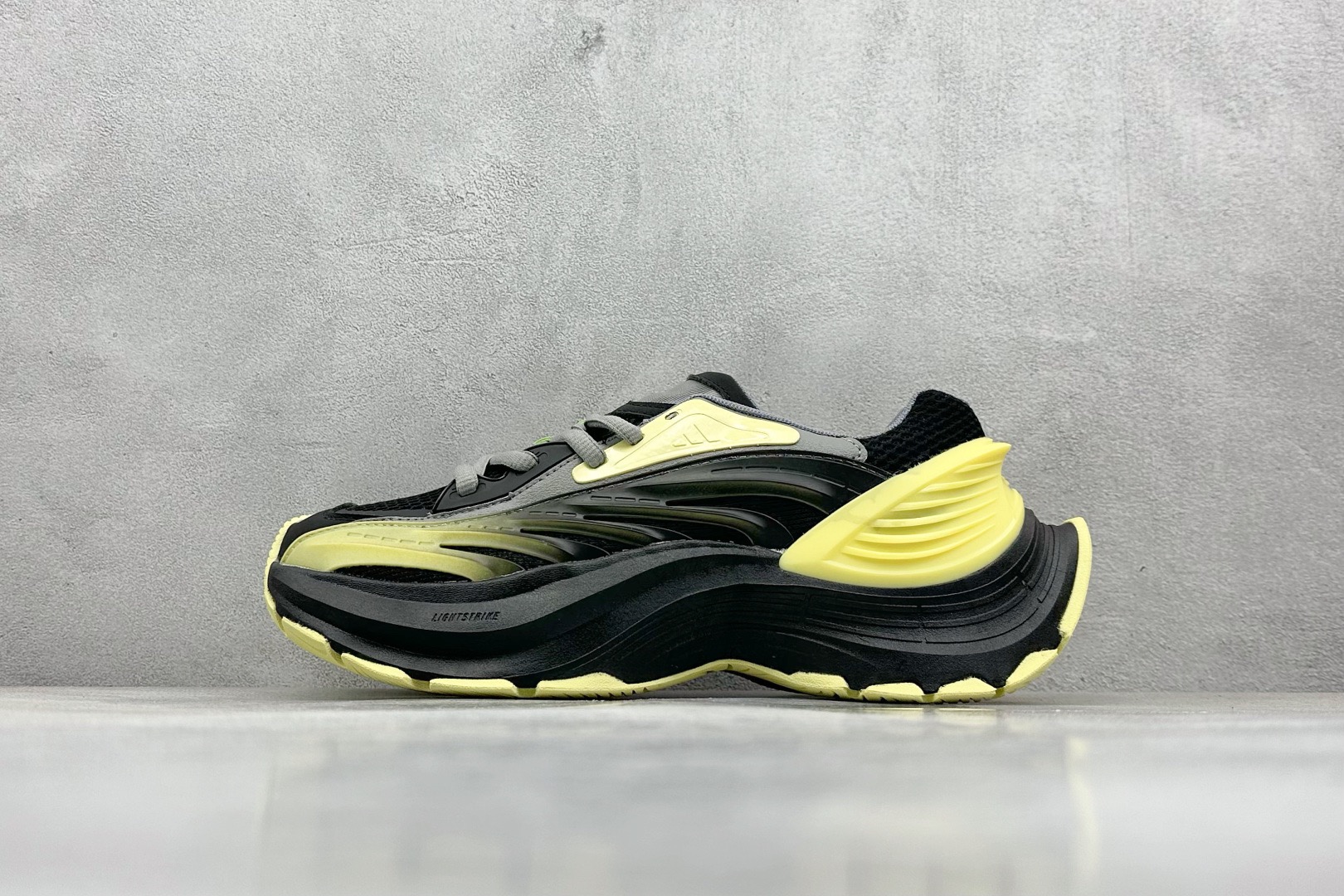 NO:224364,adidas vento xlg mtw retro casual dad shoes are officially launched simultaneously. The upper is breathable mesh and leather spliced. The feet feel light and sweaty. Every time I run, I feel the soles are breathing freely. The soles are adidas classic anti-slip design. The patterns are very deep, the grip is super stable. The low-top design shows the slender ankle but not full of surround security. Size 35.5 36 36.5 37 38 38.5 39 40 40.5 41 42 42.5 43 44 45, casual shoes/sports shoes, adidas, sneakers19860909adidas vento xlg mtw 复古休闲老爹鞋 官方同步上架 鞋面是透气网面和皮革拼接 脚感轻盈 不闷汗 每次穿着跑步都感觉脚底在自由呼吸 鞋底是adidas经典的防滑设计 纹路很深 抓地力超稳 低帮设计很显脚踝纤细 却不失满满的包围安全感 尺码35.5 36 36.5 37 38 38.5 39 40 40.5 41 42 42.5 43 44 45,休闲鞋/运动鞋,adidas,sneakers,Women's Shoes