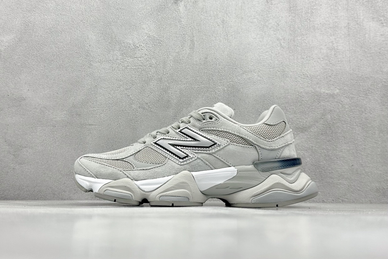 NO:224336,joe freshgoods x new balance nb9060 co-branded retro casual sports jogging shoes #Shoe style is inspired by the designer's memories of summer. The upper body is spliced ​​by space double lattice and matte upper, with soft and warm pink and orange tones, and the summer atmosphere is full. #It uses large area of ​​mesh and suede material to cover the shoe body to restore the classic temperament. Equipped with abzorb shock absorption technology, made of foam polyester, the foot can effectively reduce the impact of rebounding from the sole to the body and legs. Size 36 37 37.5 38 38.5 39 40 40.5 41 42 42.5 43 44 44.5 45 46.5, dad shoes, chamois leather19860909joe freshgoods x new balance nb9060 联名款 复古休闲运动慢跑鞋 #鞋款灵感源自设计师本人对夏日的怀日回忆.鞋面大身由空间双格及磨砂鞋面拼接而生,配以柔和、温暖的粉橘色调,夏日氛围拉满 #采用大面积网眼以及麂皮材质覆盖鞋身,还原经典气质.搭载abzorb避震科技,由泡沫聚酯制成,上脚可以有效减少由鞋底反弹对身体及双腿的冲击力 尺码36 37 37.5 38 38.5 39 40 40.5 41 42 42.5 43 44 44.5 45 46.5,老爹鞋,chamois leather,Women's Shoes