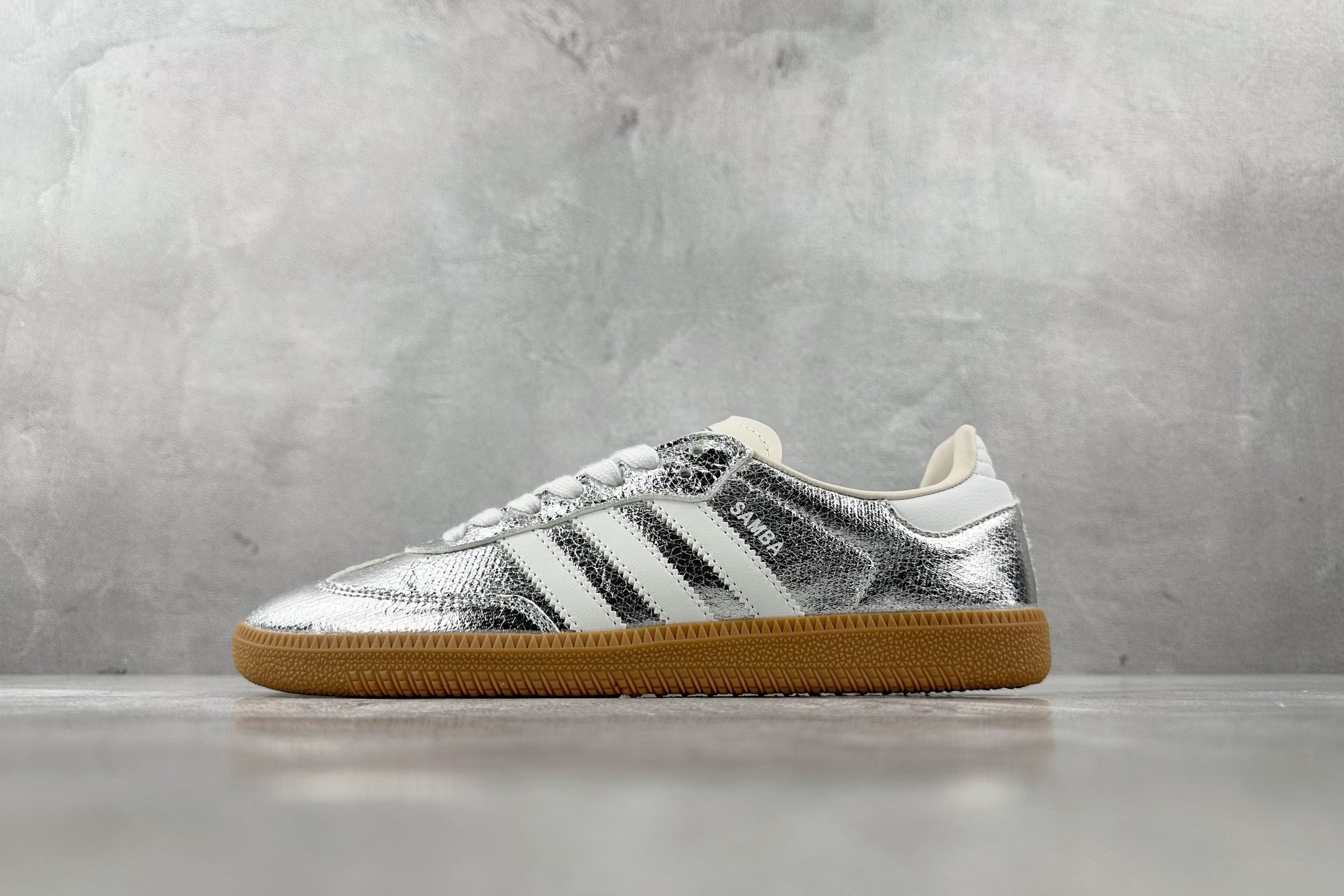 NO:224328,Export order adidas originals samba og silver Size 35.5 36 36.5 37.5 38 38.5 39 40 40.5 41 42 42.5 43 44 44.5 45, casual shoes/sports shoes, adidas, manolo blahnik, sneakers19860909出口订单 adidas originals samba og银色 尺码35.5 36 36.5 37.5 38 38.5 39 40 40.5 41 42 42.5 43 44 44.5 45,休闲鞋/运动鞋,adidas,manolo blahnik,sneakers,Women's Shoes