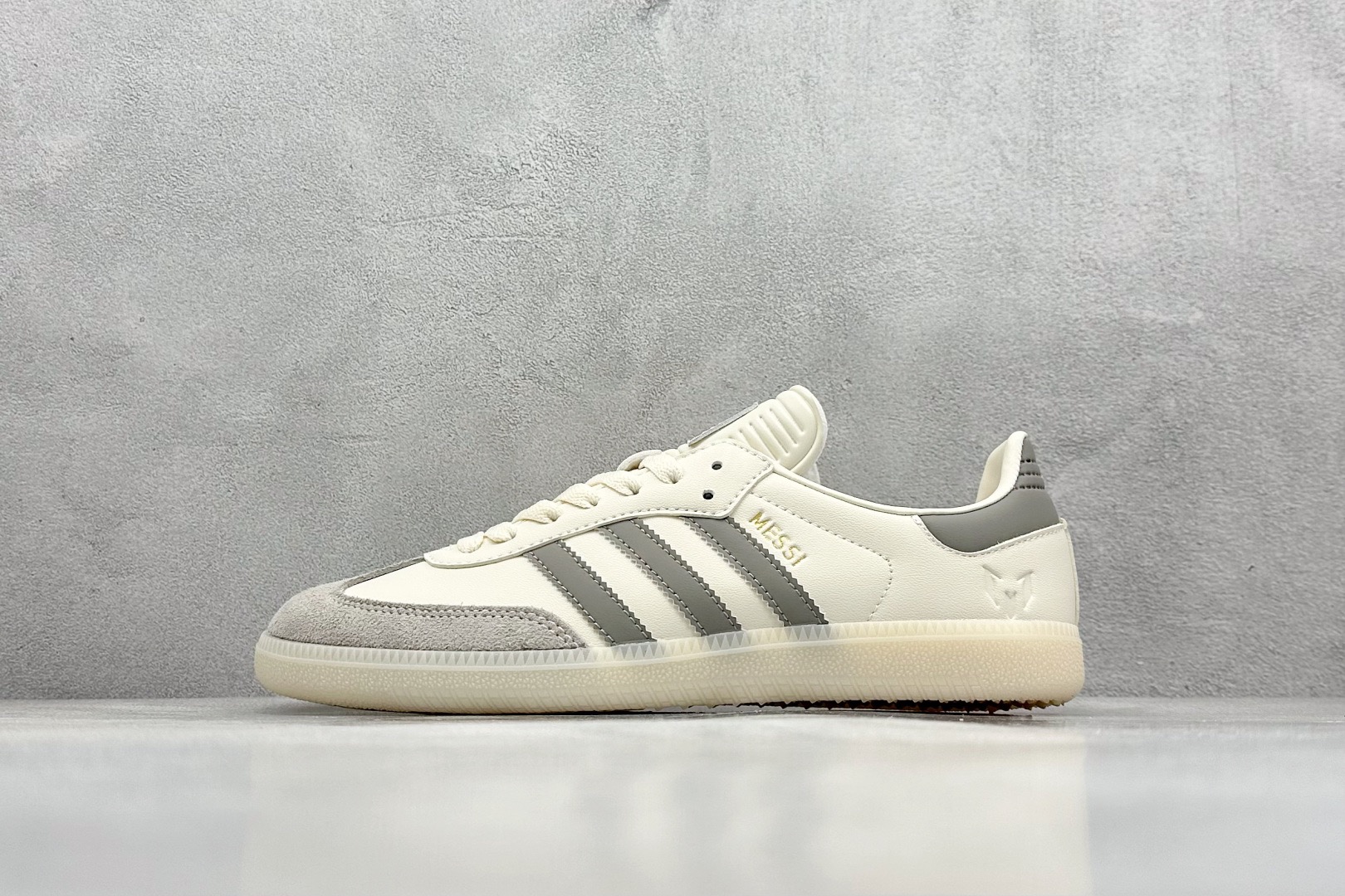 NO:224355,adidas originals samba x lionel messi This style is designed in a simple and elegant style, giving people a casual and casual style, comfortable and lightweight, sporty and flexible, and blue meets daily personal outfits. Size 36 36.5 37 38 38.5 39 40 40.5 41 42 42.5 43 44 44.5 45, casual shoes/sports shoes, adidas, manolo blahnik, sneakers19860909adidas originals samba x lionel messi 此款以简约大方的造型设计,给人以随性休闲的时尚格调,穿着舒适轻便,运动灵活自如,蓝满足日常个性穿搭. 尺码36 36.5 37 38 38.5 39 40 40.5 41 42 42.5 43 44 44.5 45,休闲鞋/运动鞋,adidas,manolo blahnik,sneakers,Women's Shoes