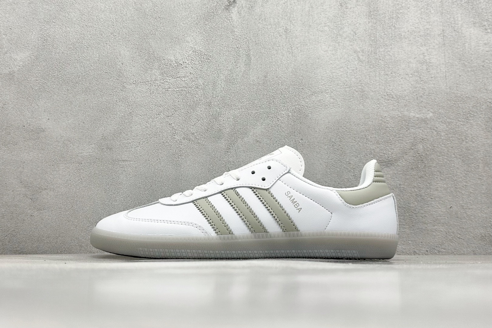 NO:224326,adidas samba og Clover cost-effective ceiling try out the new version Samba Anniversary Series Different from fake leather currency on the market adidas classic samba og from the past 70 years original full-head layer super soft-head layer genuine leather eliminates inferior imitation leather!  Slim last, slightly pointed toe, and toe splicing of fur, these elements we can see are the soul of samba size35 36 37 37.5 38 38.5 39 40 40.5 41 42 42.5 43 44 44.5 45, casual shoes/sports shoes, adidas, manolo blahnik, sneakers19860909adidas samba og 三叶草 性价比天花板 先行尝鲜版 桑巴纪念日系列 区别市面假皮革通货 adidas 近70年的经典samba og 原装全头层制作 超软头层真皮杜绝劣质仿皮！修长的鞋楦,略微尖尖的鞋头,翻毛皮的鞋头拼接,这些我们都看得到的元素正是samba的设计灵魂 size35 36 37 37.5 38 38.5 39 40 40.5 41 42 42.5 43 44 44.5 45,休闲鞋/运动鞋,adidas,manolo blahnik,sneakers,Women's Shoes