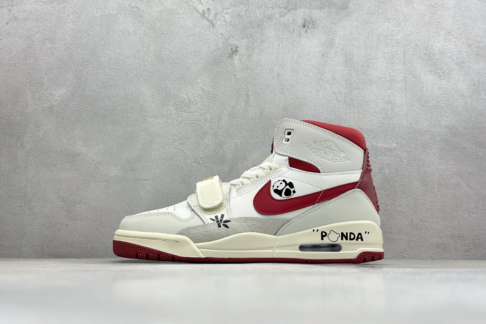 NO:693438,Air Legacy 312 'Lazy Panda' Chinese style special hand-painted private custom basketball shoe series. Known as the 'strongest three-in-one', the Legacy 312 naturally has a hybrid design. Its name shows the shoe elements it contains. 312 corresponds to Air 3, Air 1 and Air Trainer 2 respectively. By integrating these three pairs of classic and popular shoes, the name 'the strongest three-in-one' is derived.  Item No. IQ9785-161 Size 36 36.5 37.5 38 38.5 39 40 40.5 41 42 42.5 43 44 44.5 45 46 47.5, casual shoes/sports shoes, sneakers19860909Air Legacy 312 '慵懒大熊猫'国风特殊手绘私人定制 篮球鞋系列 号称 “最强三合一” 的 Legacy 312,自然有着杂交结合的设计,它的名字就展现出它所包含的鞋款元素,312 分别对应了 Air 3、Air 1 和 Air Trainer 2,将这三双经典又有不俗人气的鞋款融合,“最强三合一” 的名称由此得来. 货号IQ9785-161 尺码36 36.5 37.5 38 38.5 39 40 40.5 41 42 42.5 43 44 44.5 45 46 47.5,休闲鞋/运动鞋,sneakers,Women's Shoes