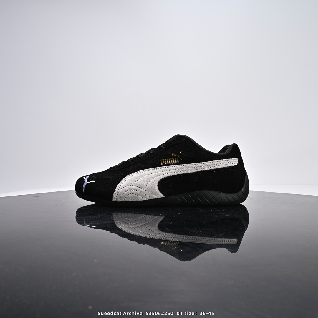 💰150
PUMA Speedca OG 彪马极速赛车系列低帮德训风拼接复古百搭休闲运动赛车鞋 鞋款从80、90年代赛车手所穿的防火赛车鞋为原型,鞋身线条模仿了赛车的流线廓形,体现了空气动力学原理的结构。简约流畅的外观,恰好又和贯穿其中的Formstrip Logo融合恰到好处,视觉上细节丰富且协调。本次Speedcat OG鞋款归来,最大看点自然式保留了窄版鞋型以及薄底构造。这两年各品牌鞋底越做越厚,Speedcat反其道而行之,上脚几乎无鞋底的效果带来耳目一新的视觉体验。鞋面依旧是以质感细腻的麂皮材质打造,并且大面积近乎全包裹的使用,复古味道也愈发浓烈。配色上更是将最原始的黑色和红色带回,向F1赛车队的标志性队服致敬。相信让各位一眼种草的更多是出挑的大红色,上脚即可瞬间点亮整体造型,在以球鞋为核心的OOTD中脱颖而出。而另一款黑色则是低调的万金油,彰显新潮个性的同时又不喧宾夺主,也是热爱简约系穿搭朋友的首选。
货号:398847
尺码:35.5 -45
编码:535062250101