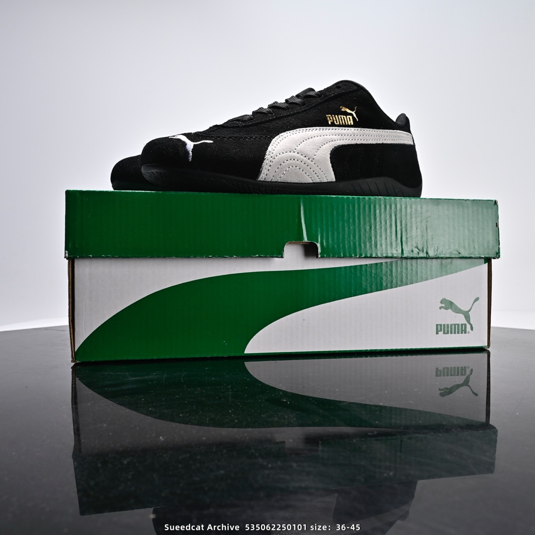 💰150
PUMA Speedca OG 彪马极速赛车系列低帮德训风拼接复古百搭休闲运动赛车鞋 鞋款从80、90年代赛车手所穿的防火赛车鞋为原型,鞋身线条模仿了赛车的流线廓形,体现了空气动力学原理的结构。简约流畅的外观,恰好又和贯穿其中的Formstrip Logo融合恰到好处,视觉上细节丰富且协调。本次Speedcat OG鞋款归来,最大看点自然式保留了窄版鞋型以及薄底构造。这两年各品牌鞋底越做越厚,Speedcat反其道而行之,上脚几乎无鞋底的效果带来耳目一新的视觉体验。鞋面依旧是以质感细腻的麂皮材质打造,并且大面积近乎全包裹的使用,复古味道也愈发浓烈。配色上更是将最原始的黑色和红色带回,向F1赛车队的标志性队服致敬。相信让各位一眼种草的更多是出挑的大红色,上脚即可瞬间点亮整体造型,在以球鞋为核心的OOTD中脱颖而出。而另一款黑色则是低调的万金油,彰显新潮个性的同时又不喧宾夺主,也是热爱简约系穿搭朋友的首选。
货号:398847
尺码:35.5 -45
编码:535062250101