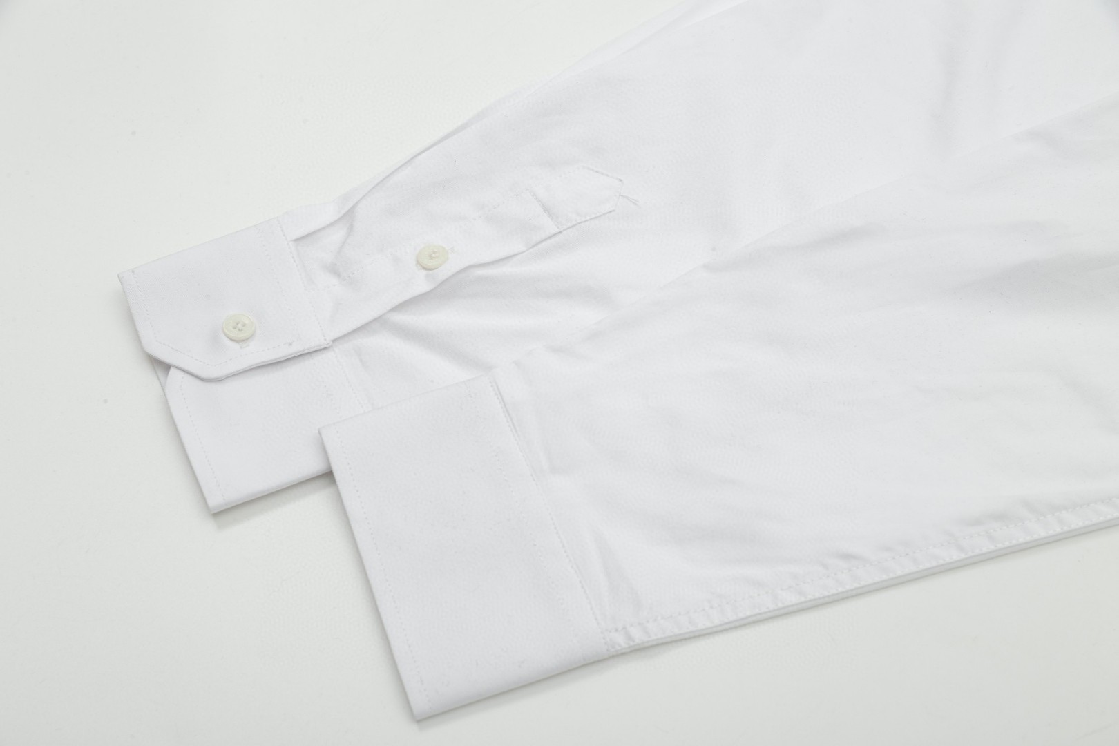 LV 路易威登 フィ董コラボ 珠飾刺繍長袖シャツ 高級版