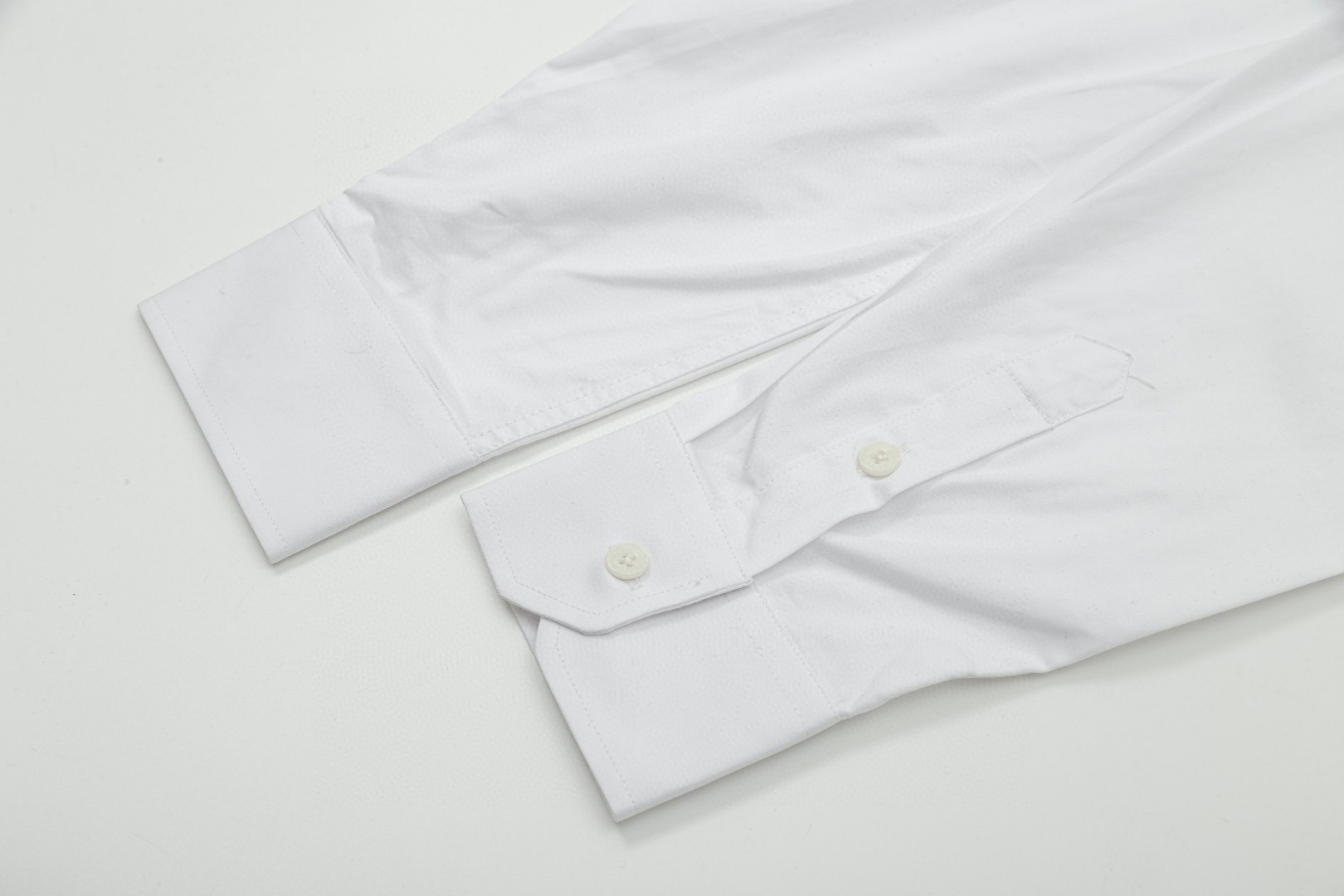 LV 路易威登 フィ董コラボ 珠飾刺繍長袖シャツ 高級版