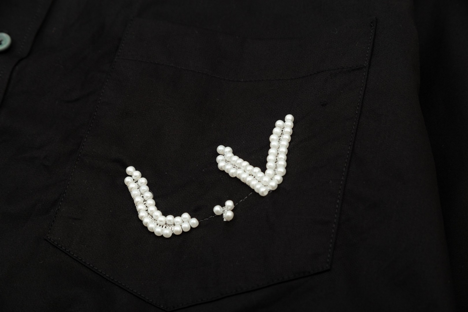 LV 路易威登 フィ董コラボ 珠飾刺繍長袖シャツ 高級版