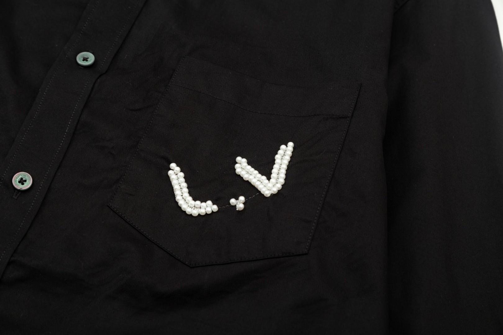 LV 路易威登 フィ董コラボ 珠飾刺繍長袖シャツ 高級版