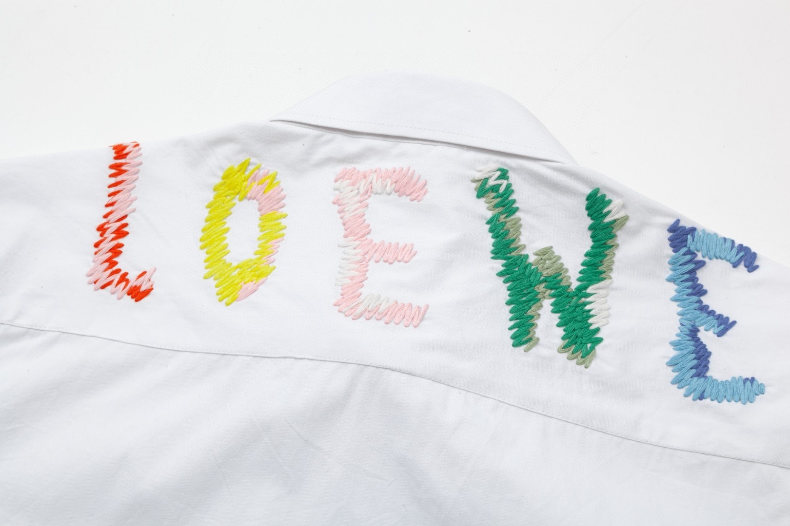 Loewe ロ意威 胸前撞色毛巾絵刺繍長袖シャツ 高級素材使用