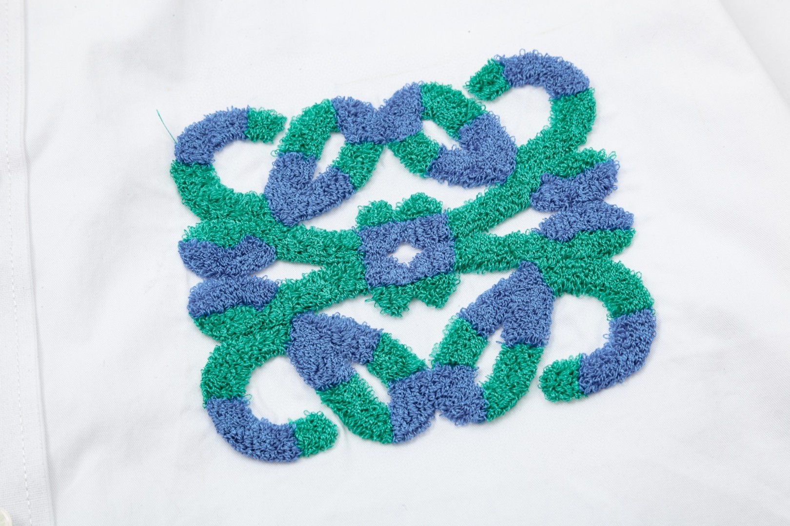 Loewe ロ意威 胸前撞色毛巾絵刺繍長袖シャツ 高級素材使用