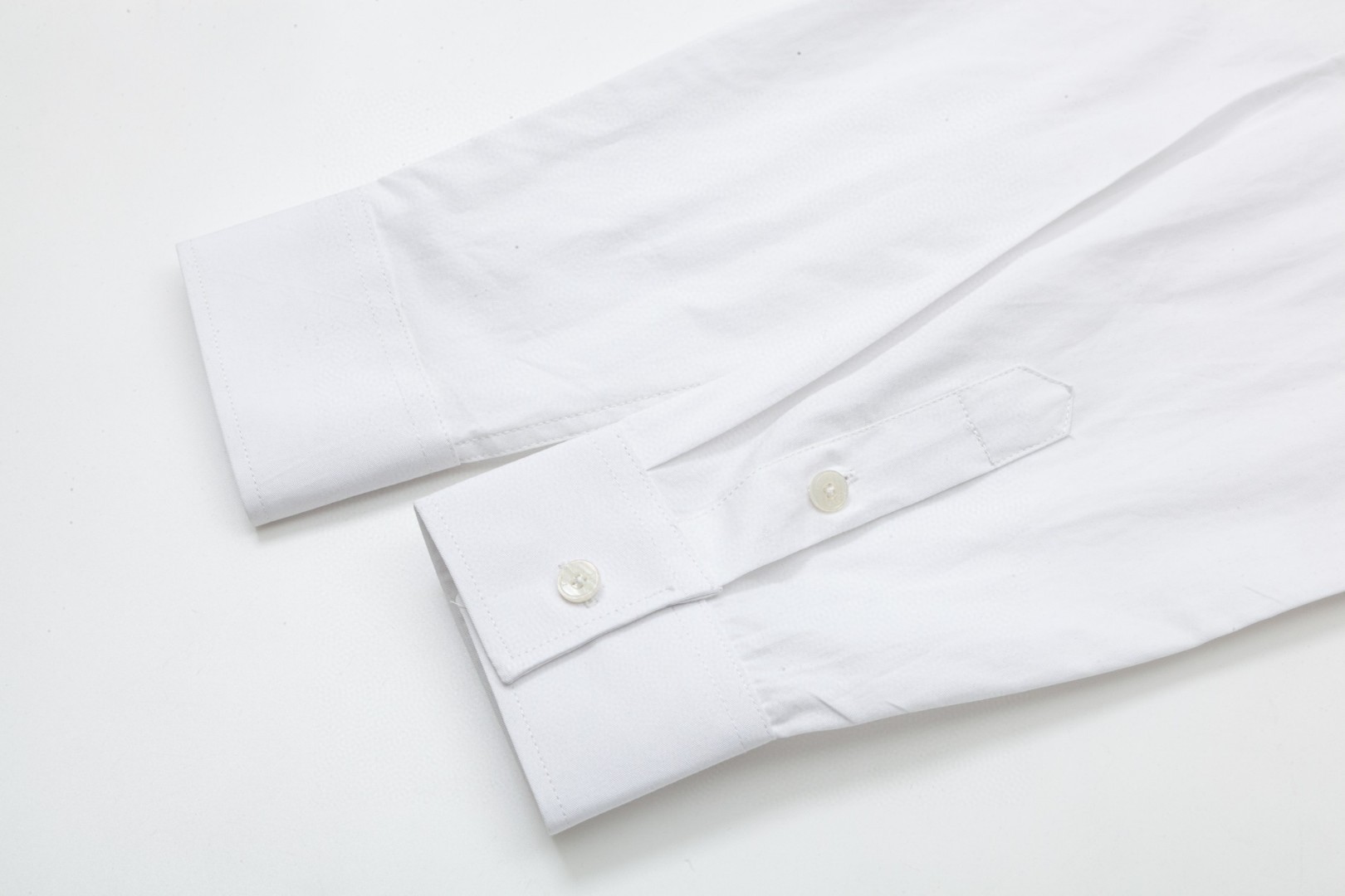 Loewe ロ意威 胸前撞色毛巾絵刺繍長袖シャツ 高級素材使用