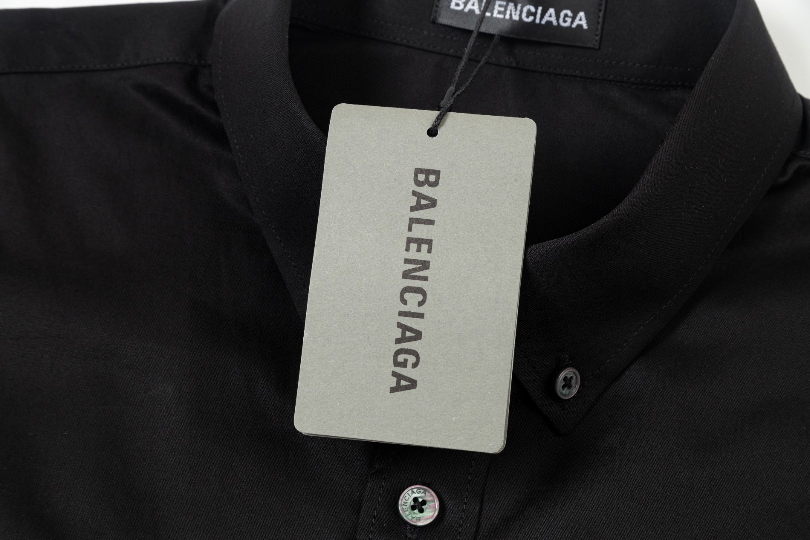 Balenciaga クラシックロゴ長袖シャツ - 高品質な仕立てと快適さ