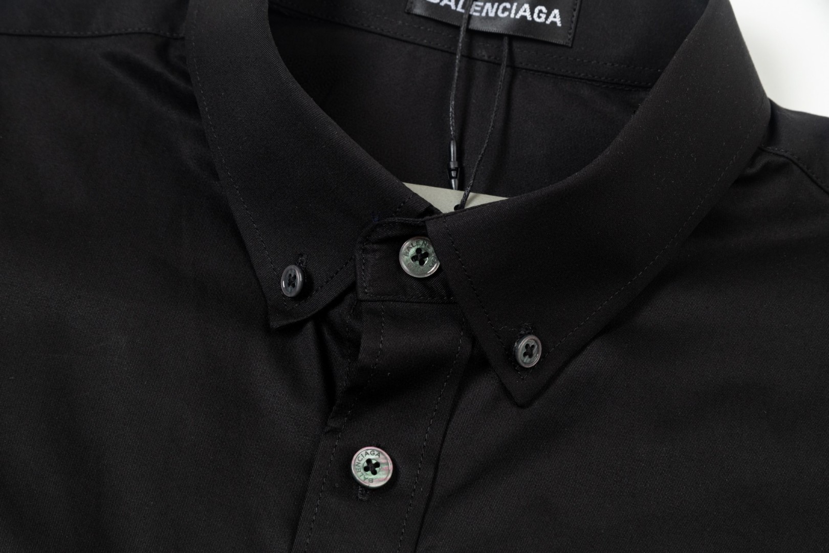 Balenciaga クラシックロゴ長袖シャツ - 高品質な仕立てと快適さ