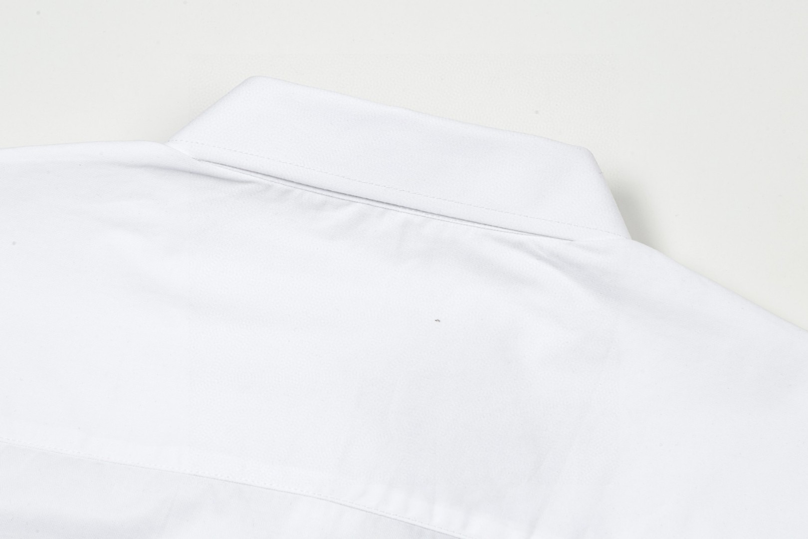 Balenciaga クラシックロゴ長袖シャツ|高級感あふれる快適デザイン