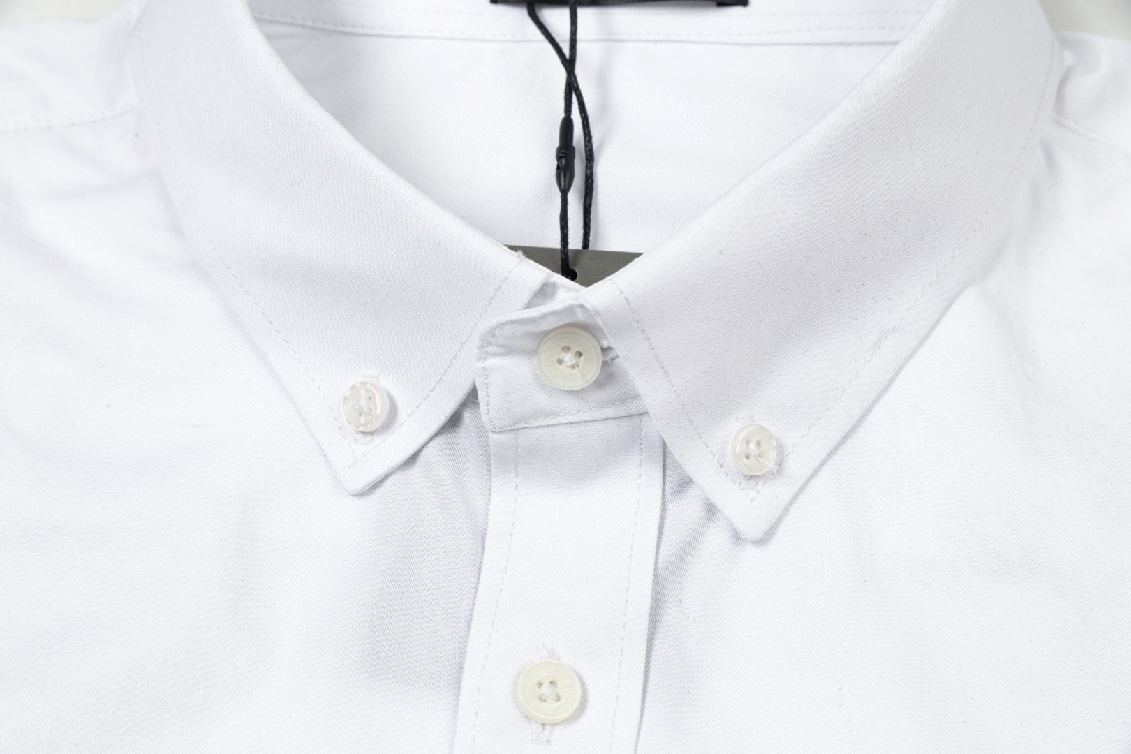 Balenciaga クラシックロゴ長袖シャツ|高級感あふれる快適デザイン