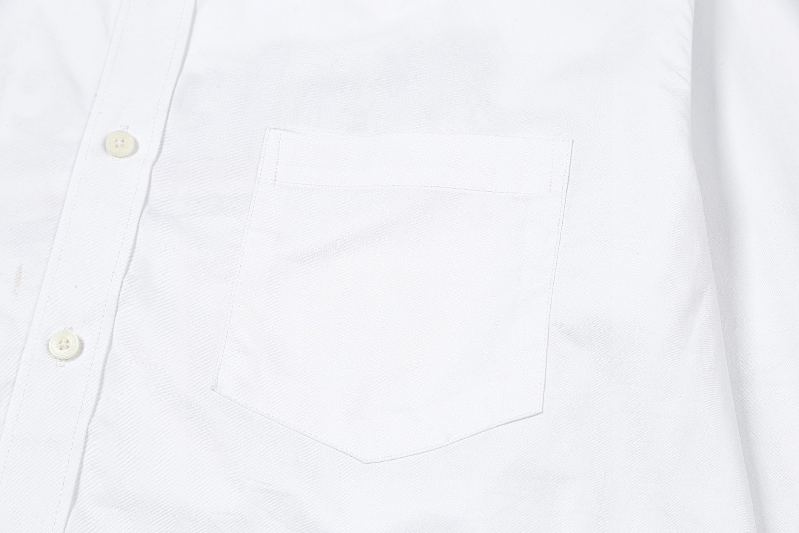 Balenciaga クラシックロゴ長袖シャツ|高級感あふれる快適デザイン